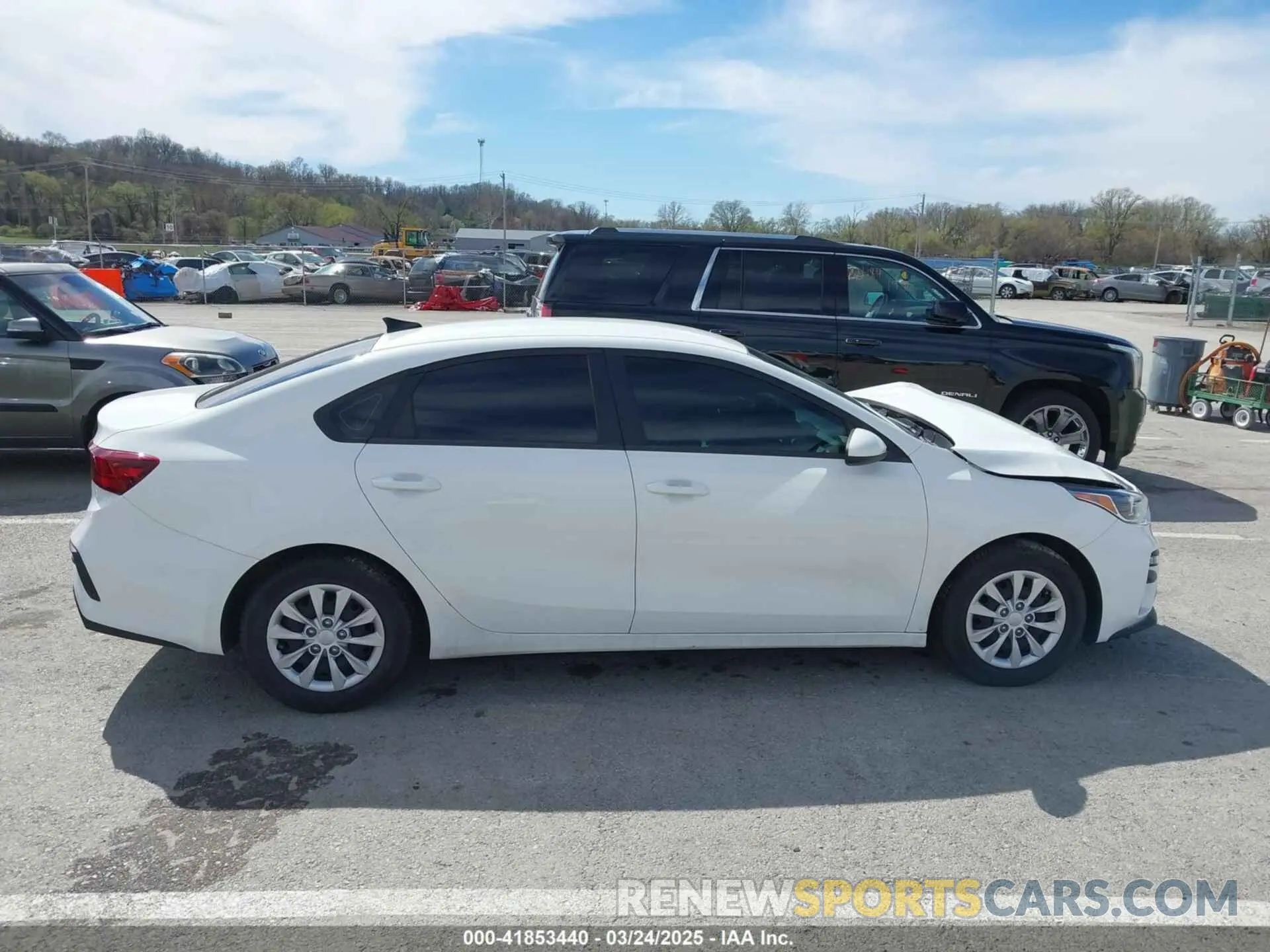 13 Photograph of a damaged car 3KPF24AD1LE257404 KIA FORTE 2020
