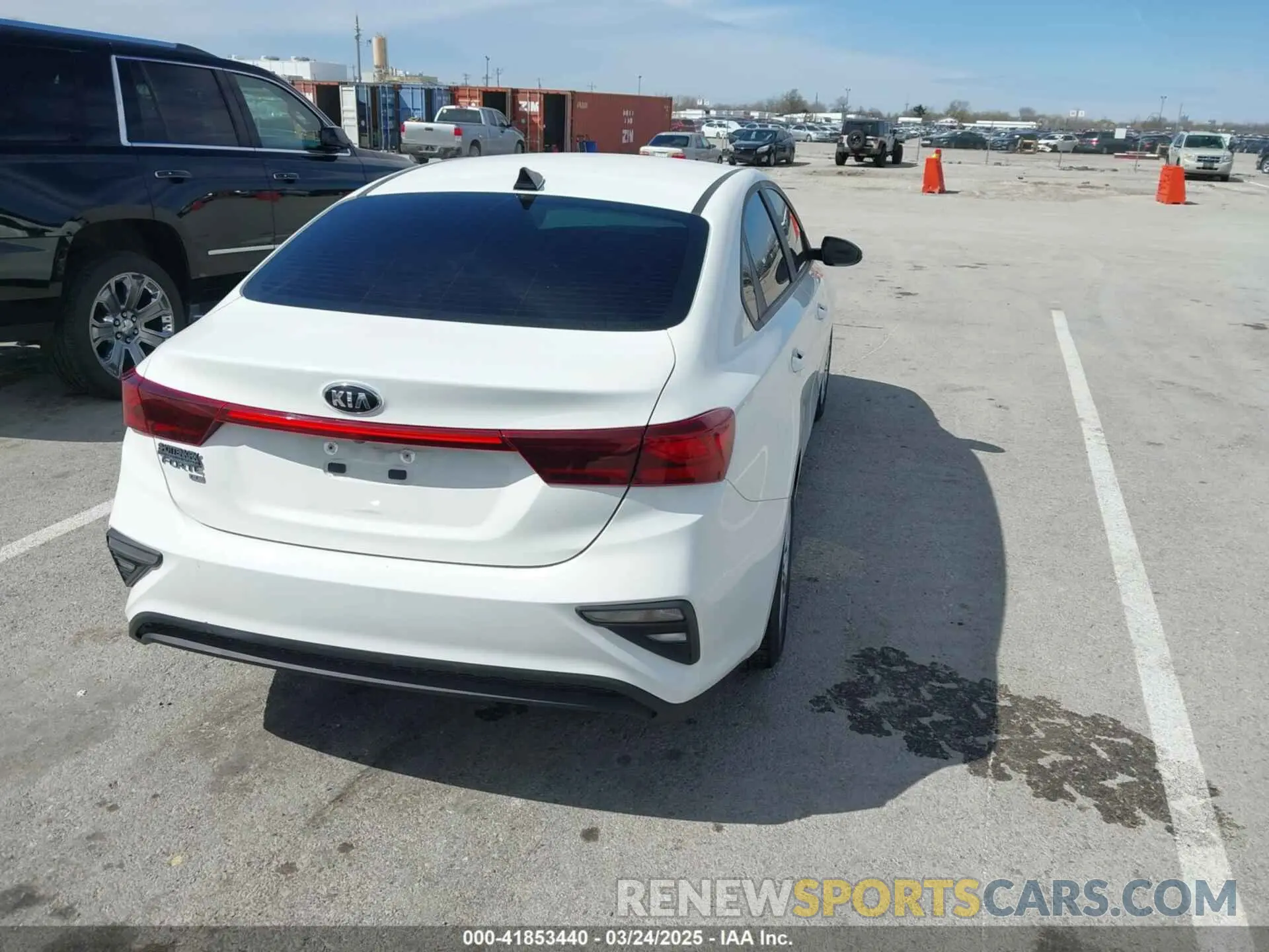 4 Photograph of a damaged car 3KPF24AD1LE257404 KIA FORTE 2020
