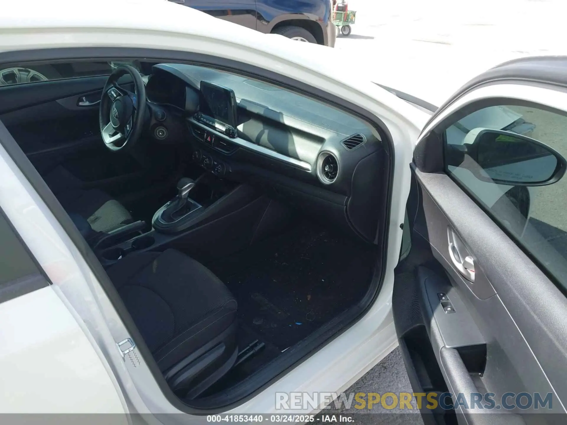 5 Photograph of a damaged car 3KPF24AD1LE257404 KIA FORTE 2020