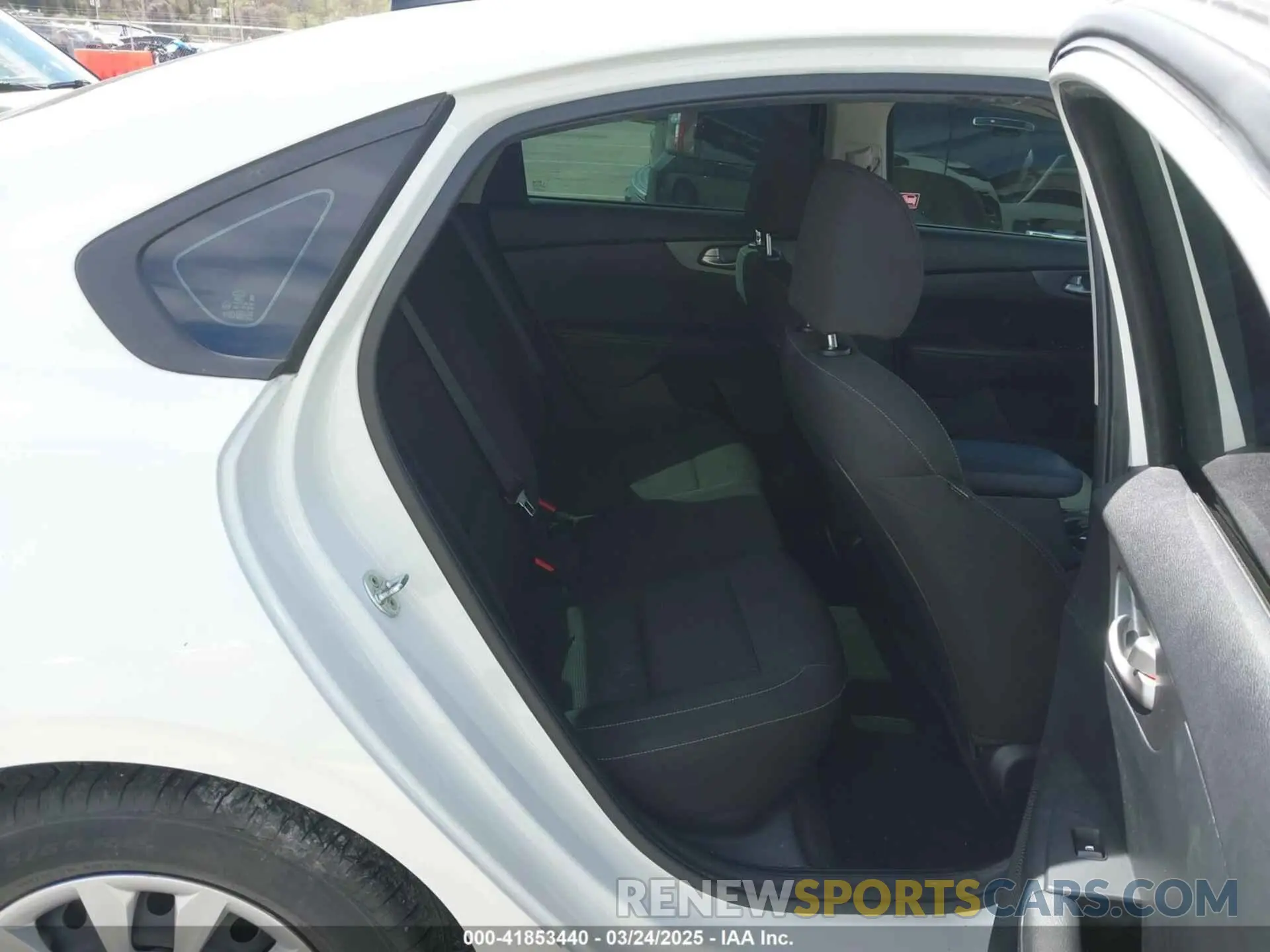 8 Photograph of a damaged car 3KPF24AD1LE257404 KIA FORTE 2020