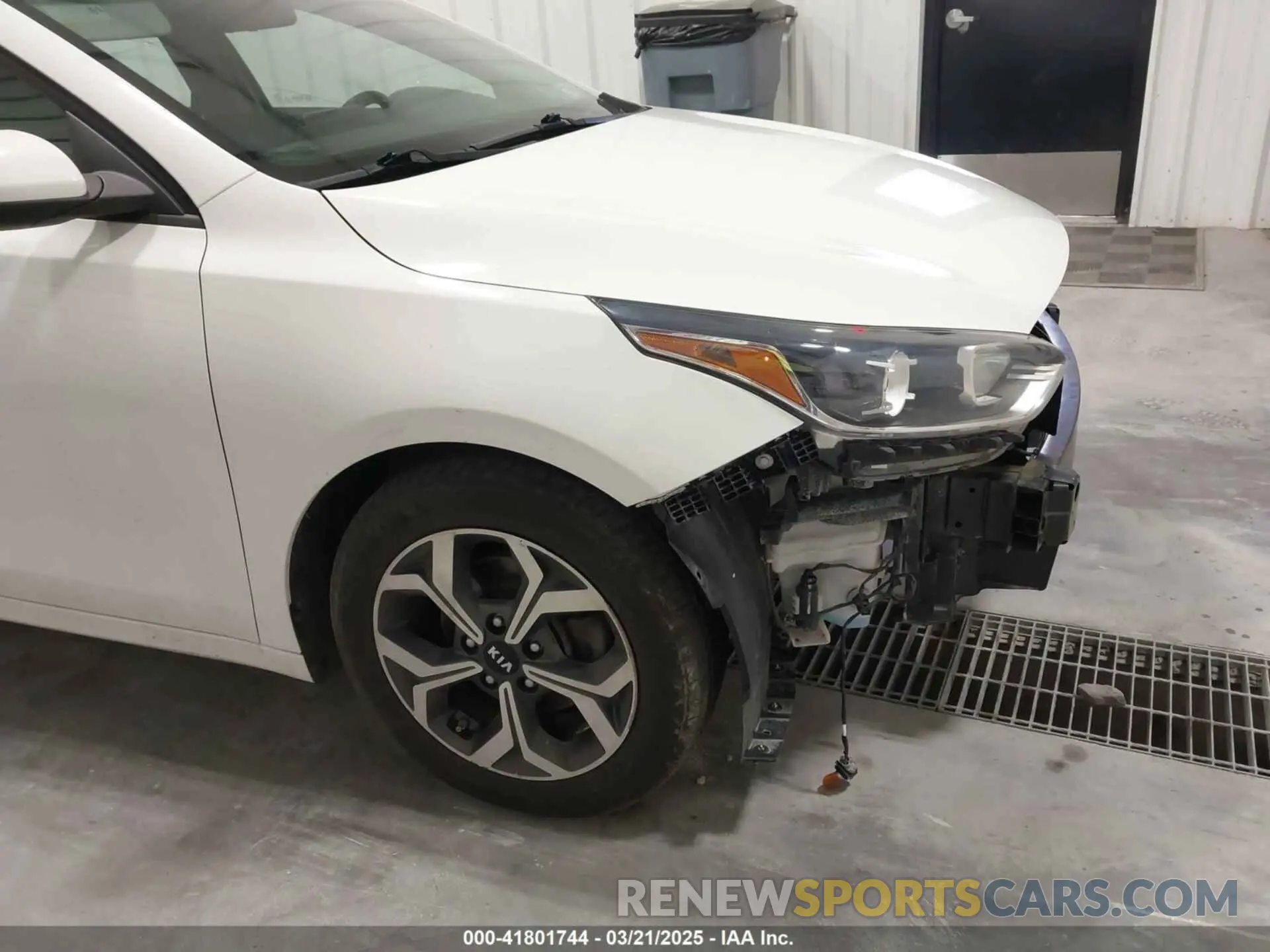 18 Photograph of a damaged car 3KPF24AD1LE259315 KIA FORTE 2020
