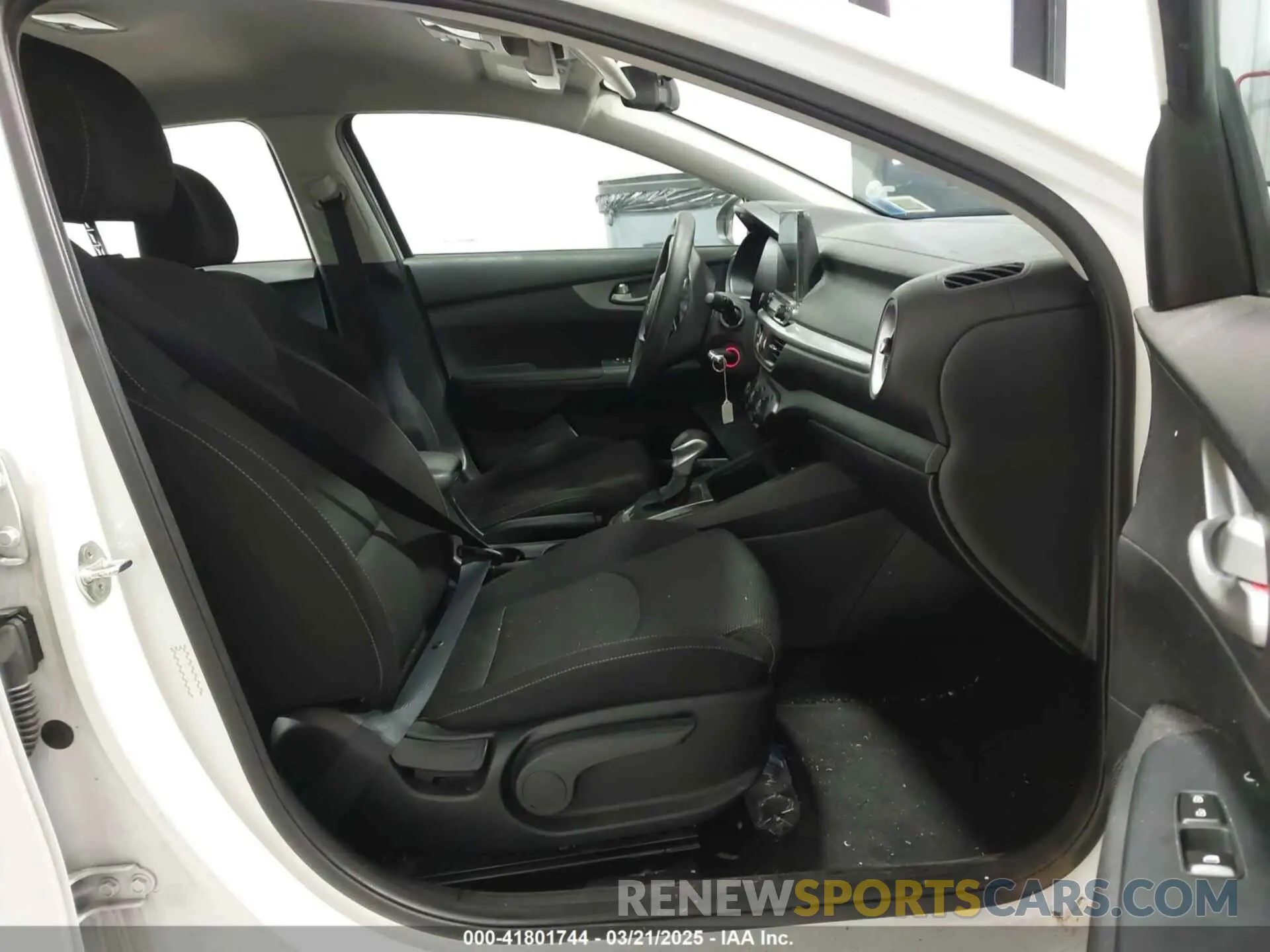 5 Photograph of a damaged car 3KPF24AD1LE259315 KIA FORTE 2020
