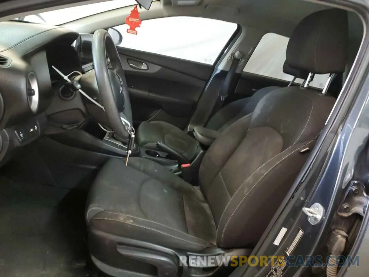 7 Photograph of a damaged car 3KPF24AD2LE142746 KIA FORTE 2020