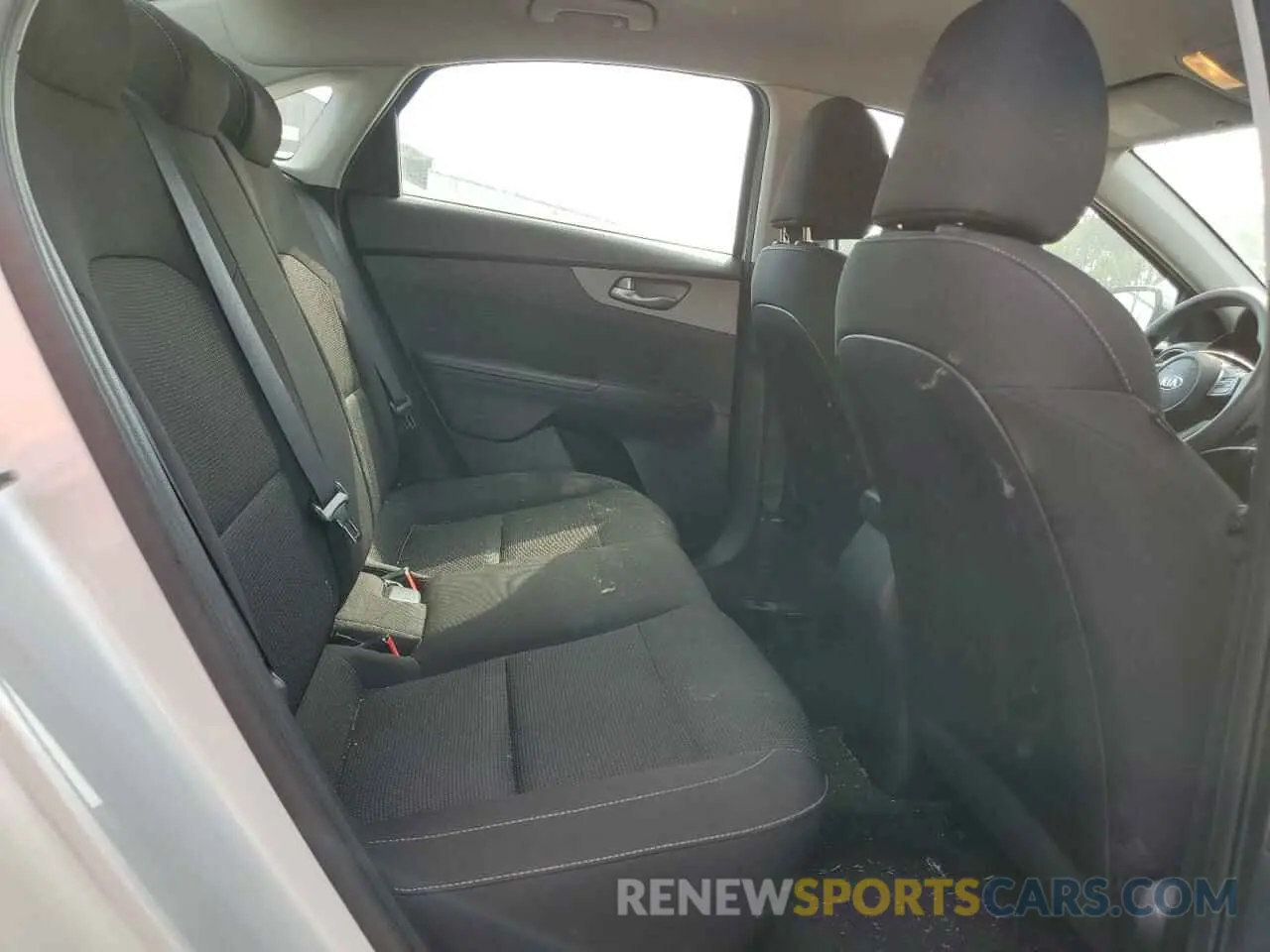 11 Photograph of a damaged car 3KPF24AD2LE148563 KIA FORTE 2020
