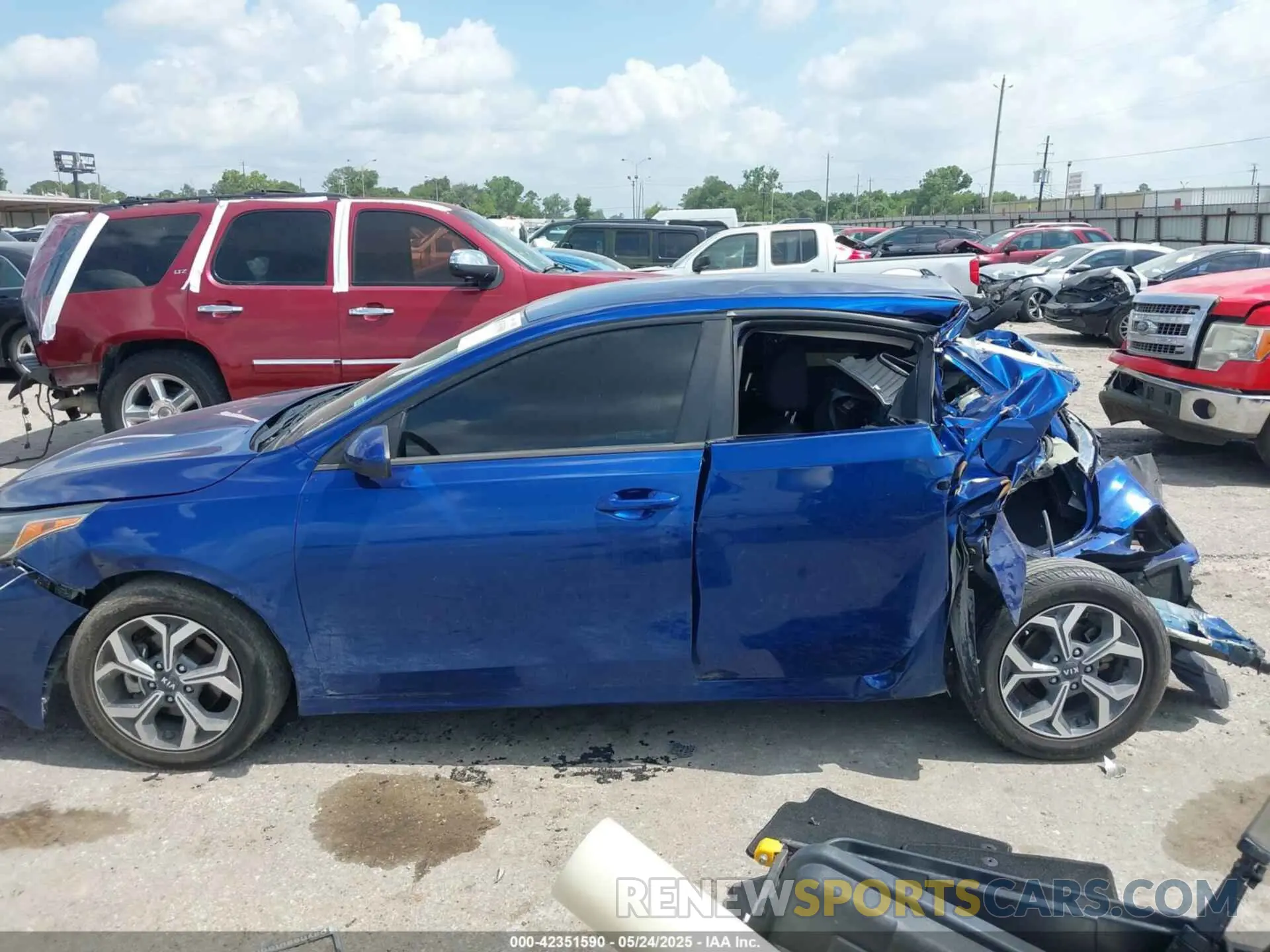 15 Photograph of a damaged car 3KPF24AD2LE156386 KIA FORTE 2020