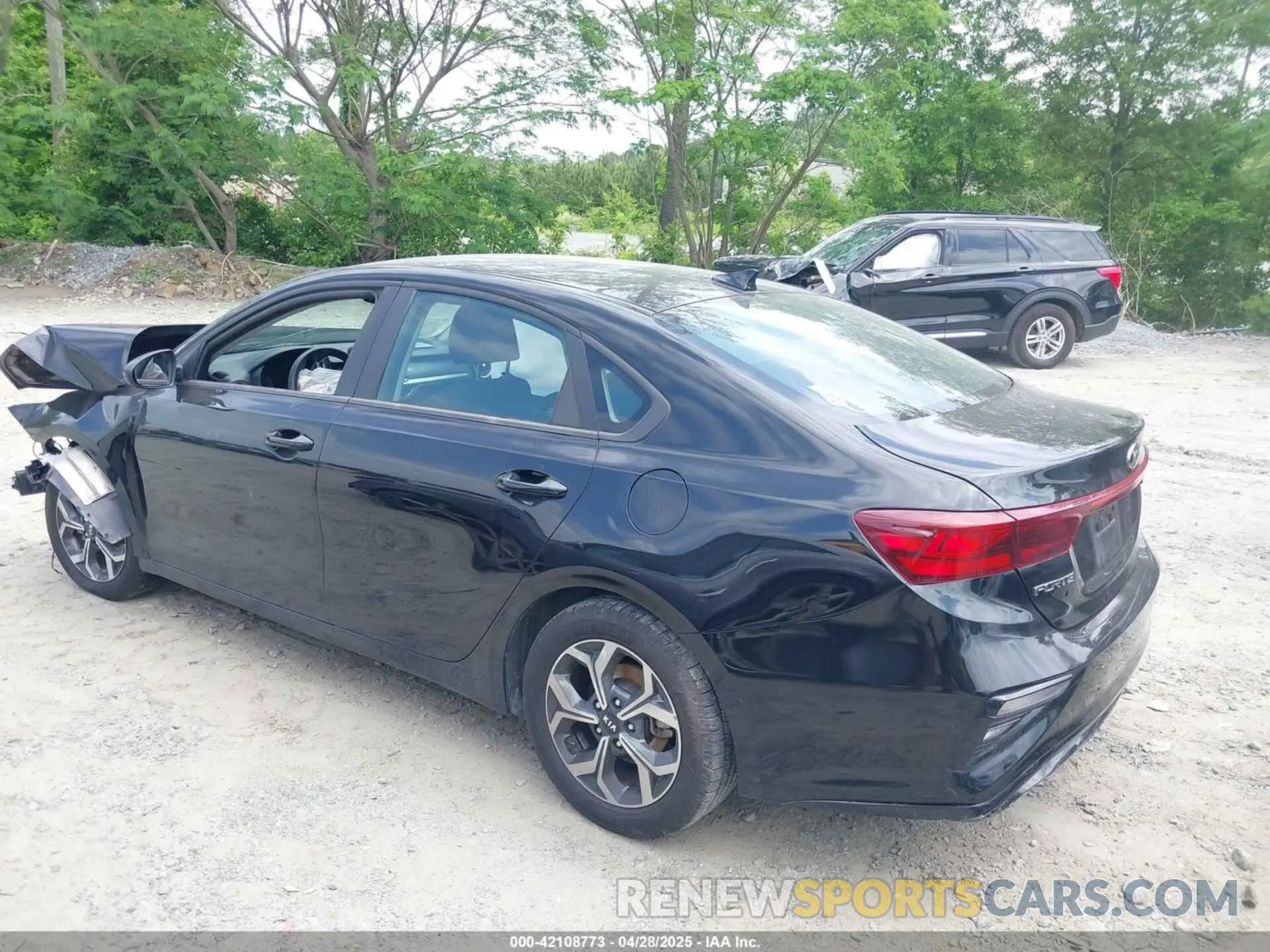 14 Photograph of a damaged car 3KPF24AD2LE170966 KIA FORTE 2020