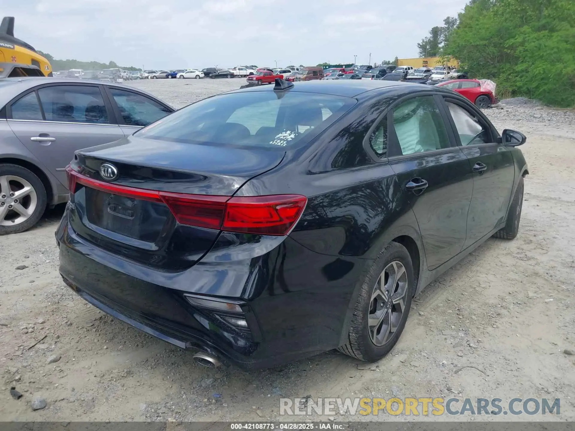 4 Photograph of a damaged car 3KPF24AD2LE170966 KIA FORTE 2020
