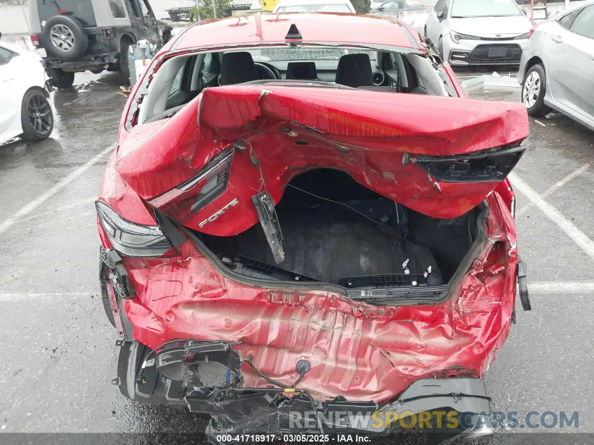 17 Photograph of a damaged car 3KPF24AD2LE175178 KIA FORTE 2020