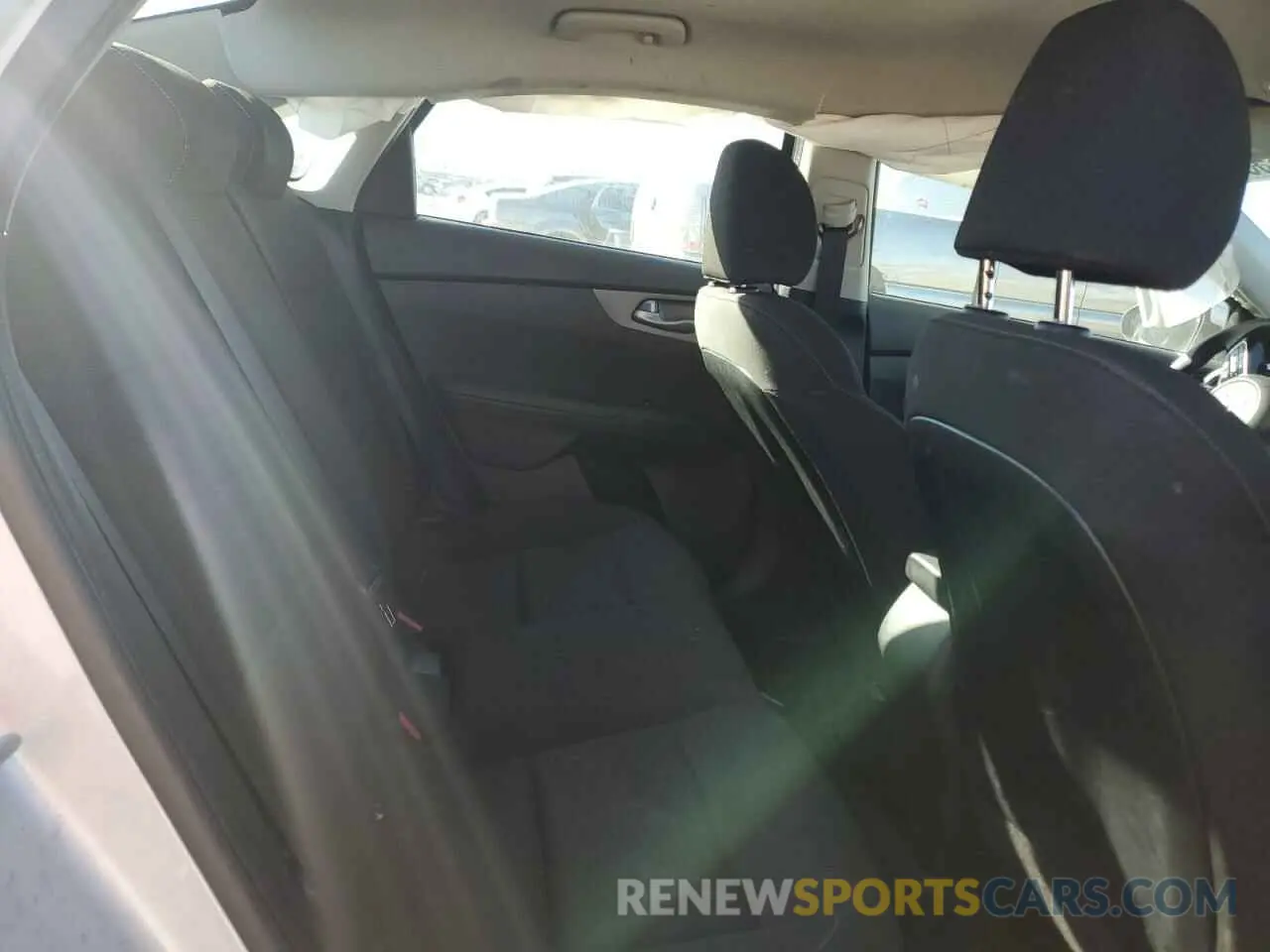 10 Photograph of a damaged car 3KPF24AD2LE182583 KIA FORTE 2020