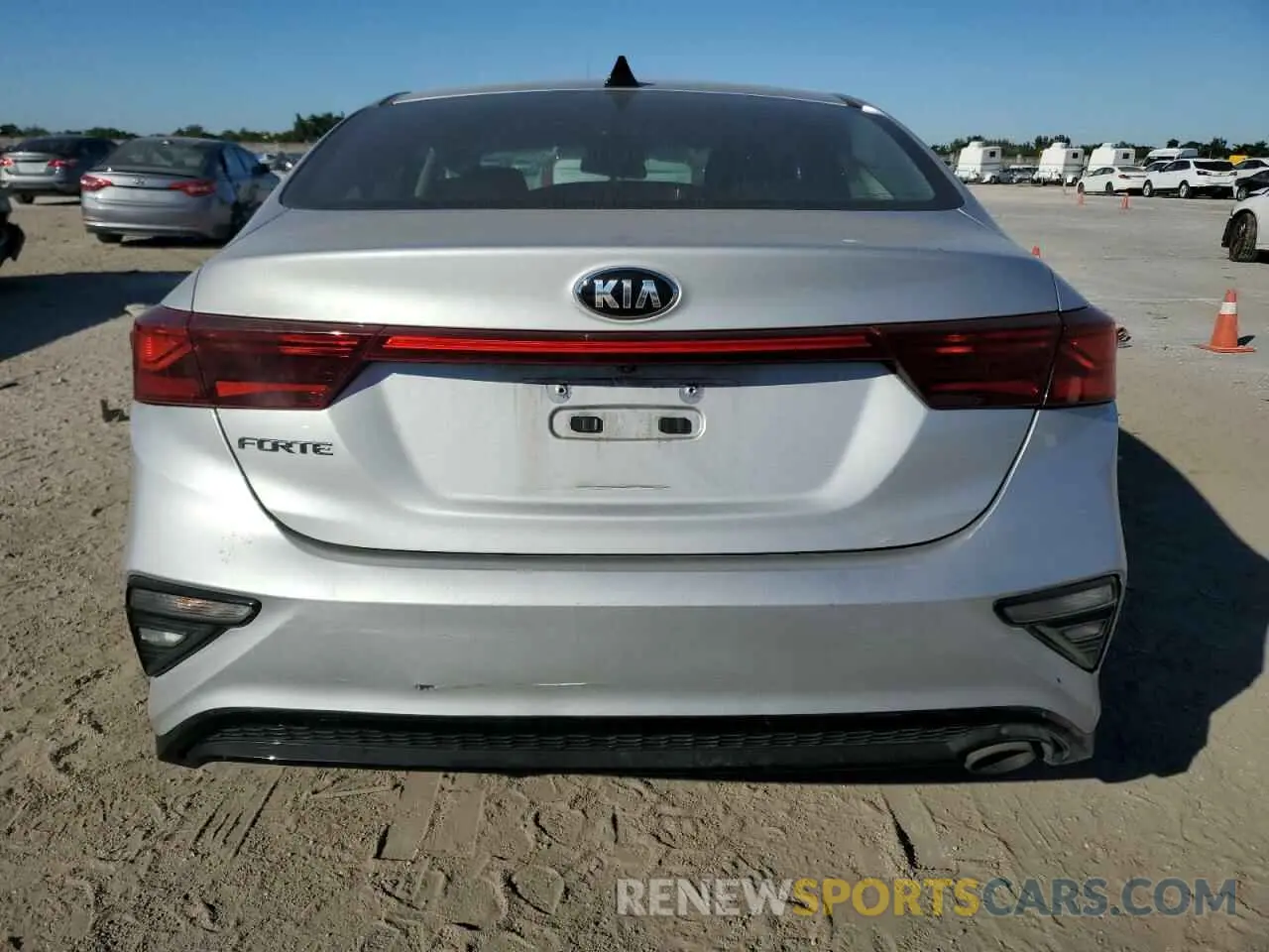 6 Photograph of a damaged car 3KPF24AD2LE182583 KIA FORTE 2020