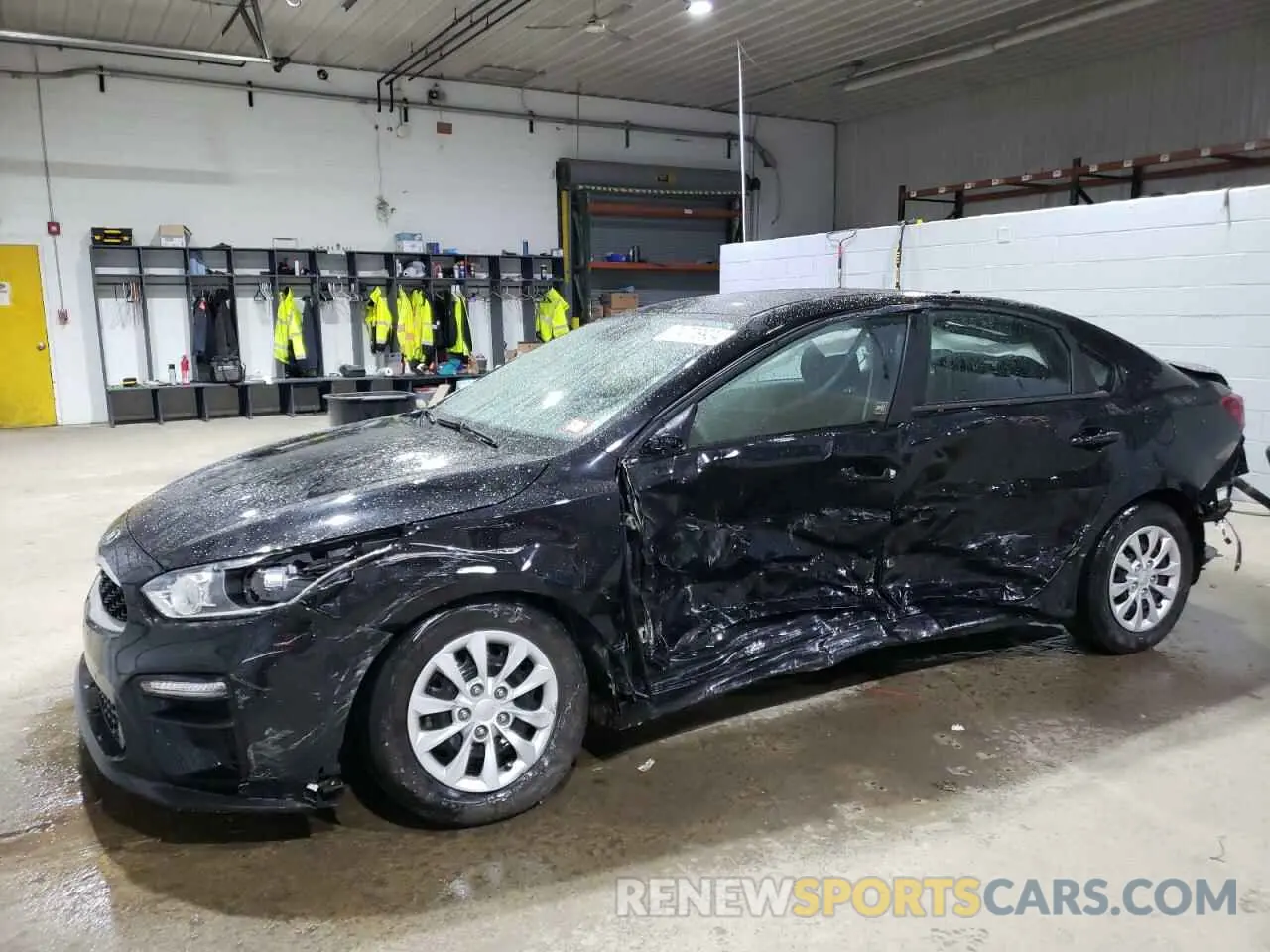 1 Photograph of a damaged car 3KPF24AD2LE192112 KIA FORTE 2020
