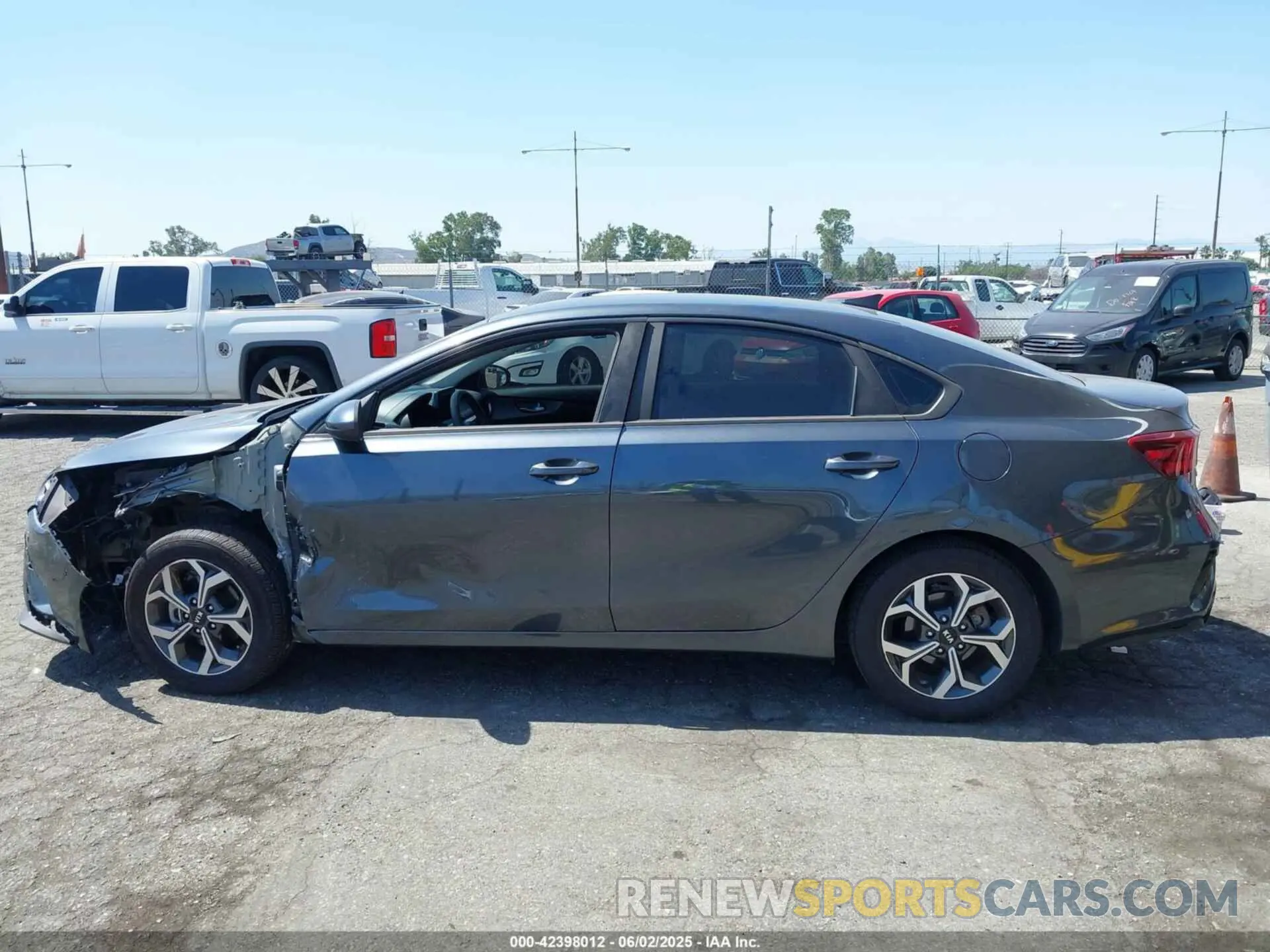 15 Photograph of a damaged car 3KPF24AD2LE198444 KIA FORTE 2020