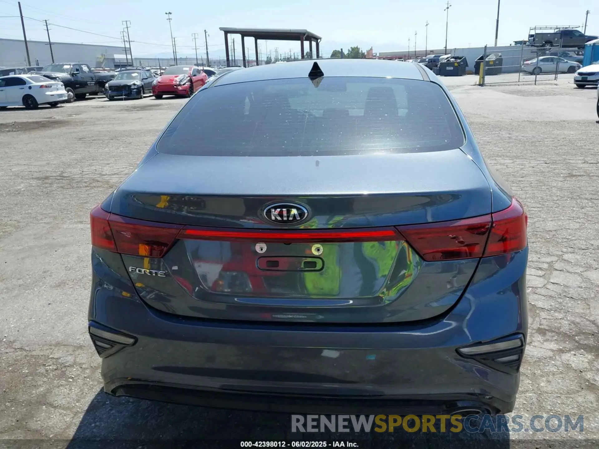 17 Photograph of a damaged car 3KPF24AD2LE198444 KIA FORTE 2020