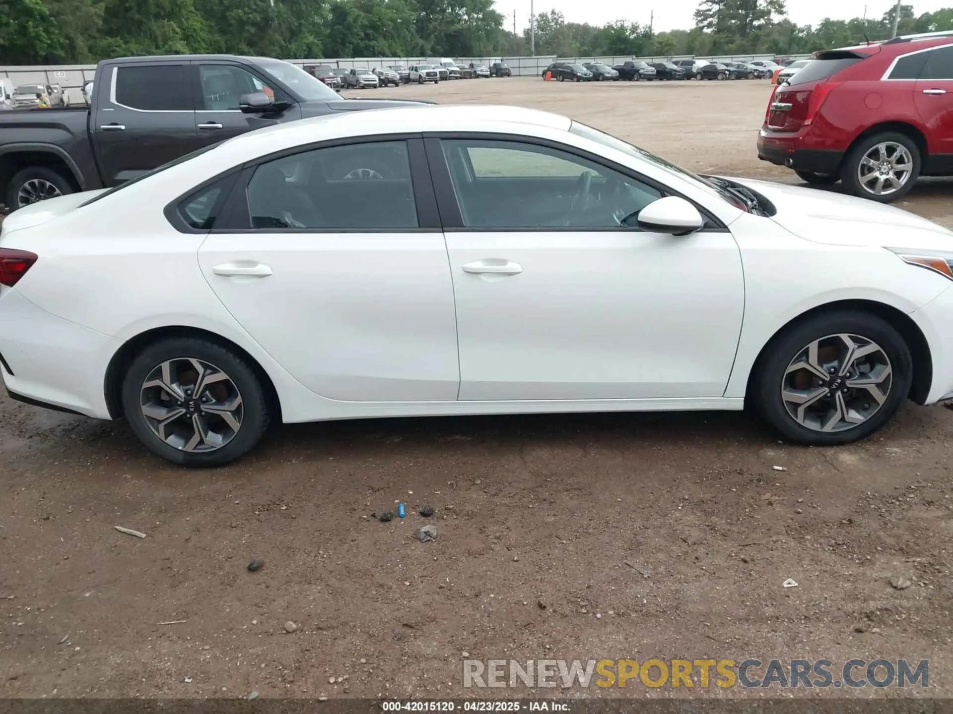 13 Photograph of a damaged car 3KPF24AD2LE209197 KIA FORTE 2020
