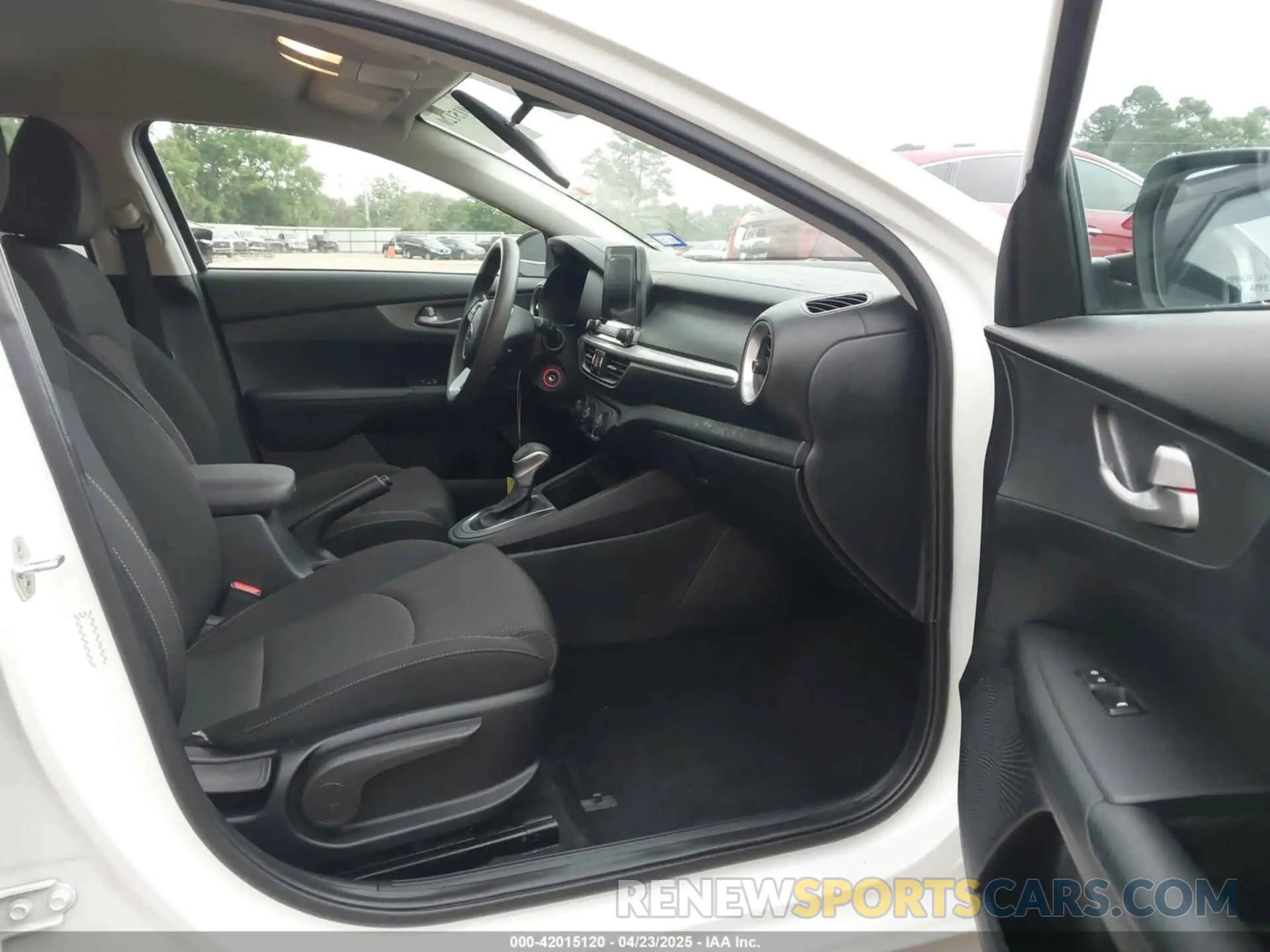 5 Photograph of a damaged car 3KPF24AD2LE209197 KIA FORTE 2020