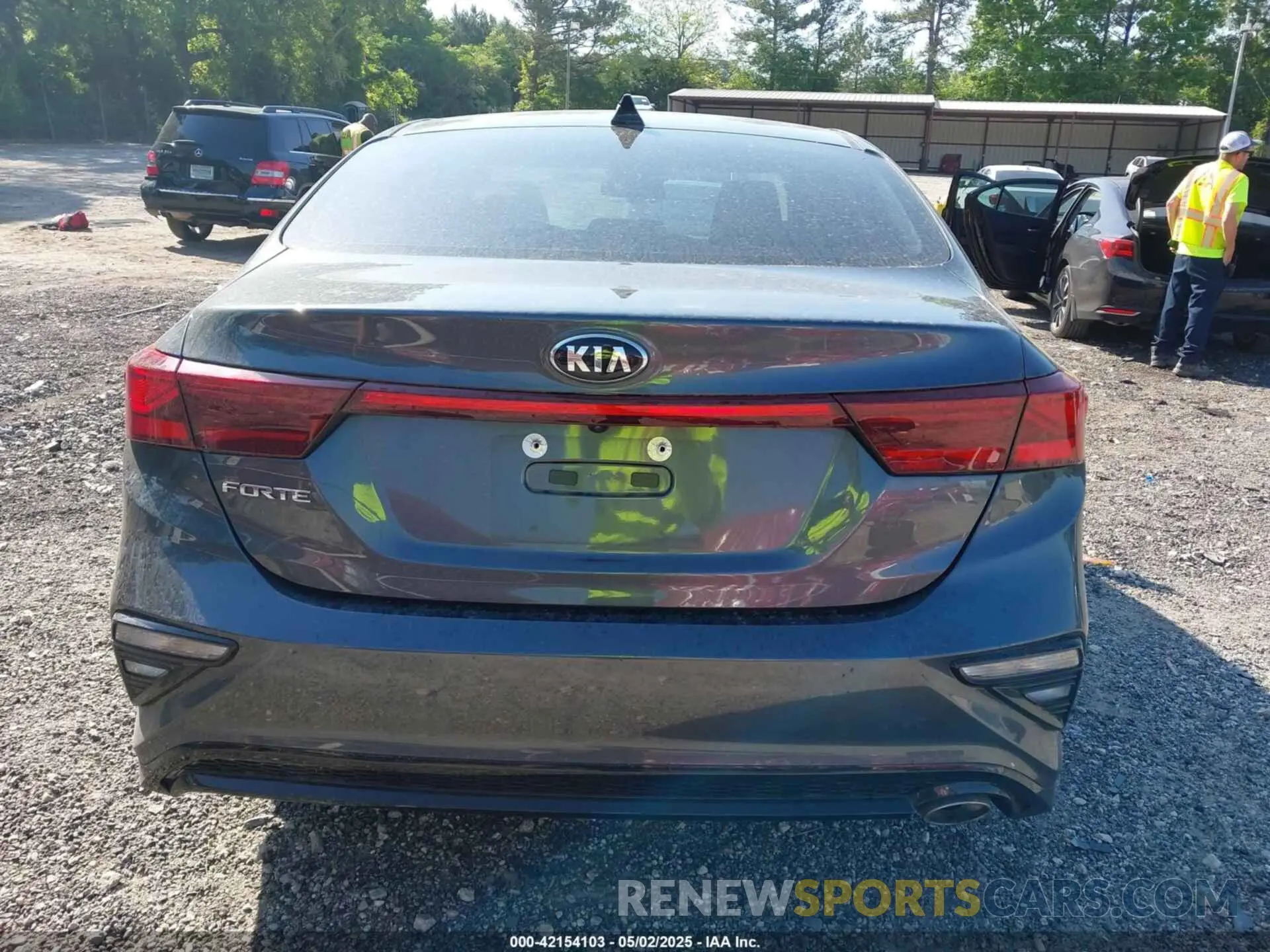 15 Photograph of a damaged car 3KPF24AD2LE221947 KIA FORTE 2020