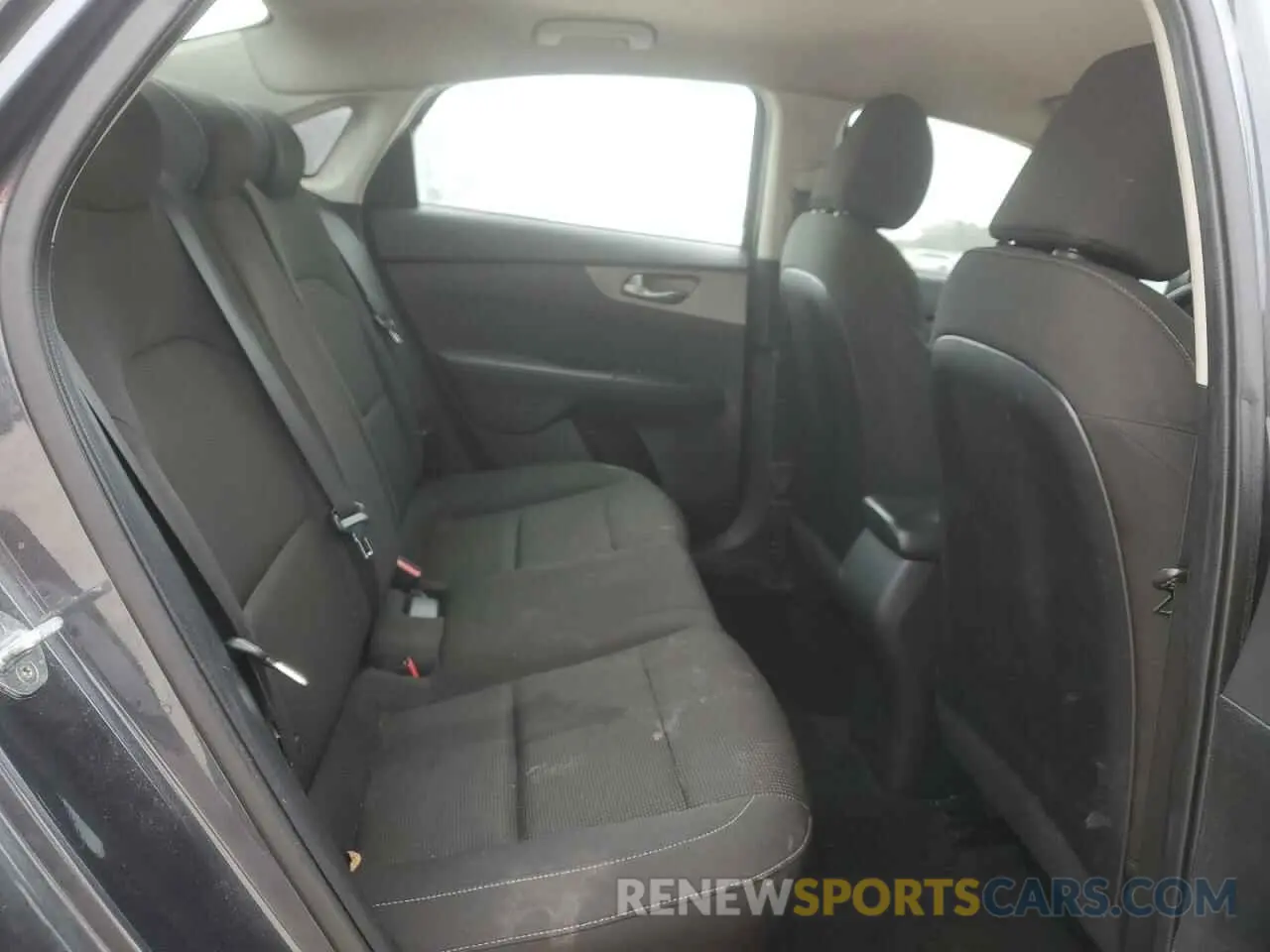 10 Photograph of a damaged car 3KPF24AD2LE223780 KIA FORTE 2020