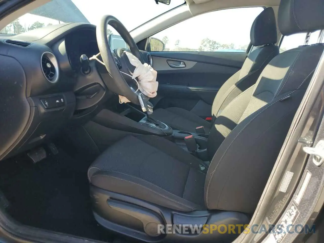 7 Photograph of a damaged car 3KPF24AD2LE224069 KIA FORTE 2020