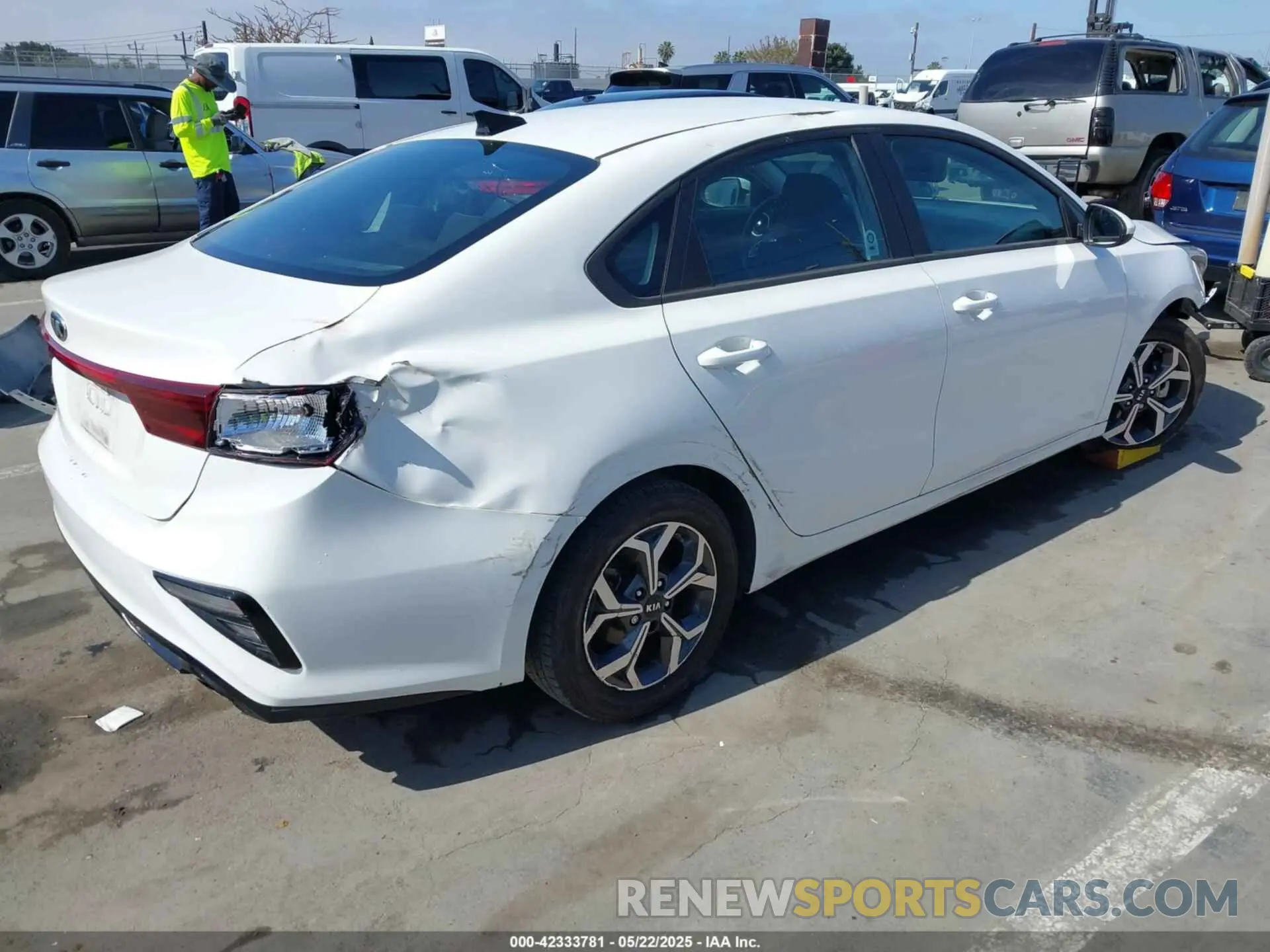 4 Photograph of a damaged car 3KPF24AD2LE228882 KIA FORTE 2020