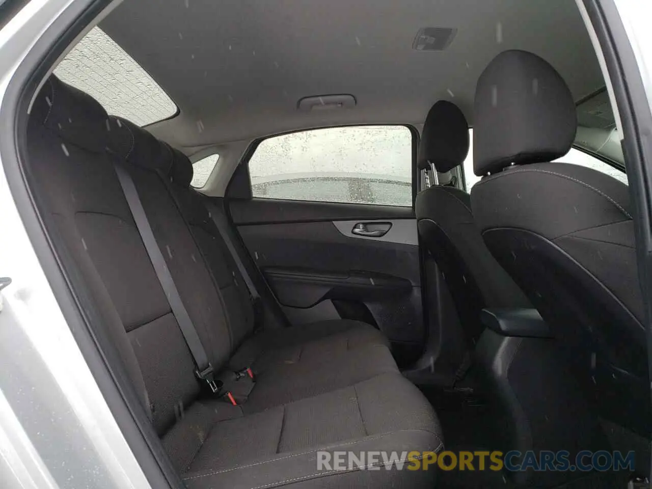 10 Photograph of a damaged car 3KPF24AD2LE231359 KIA FORTE 2020