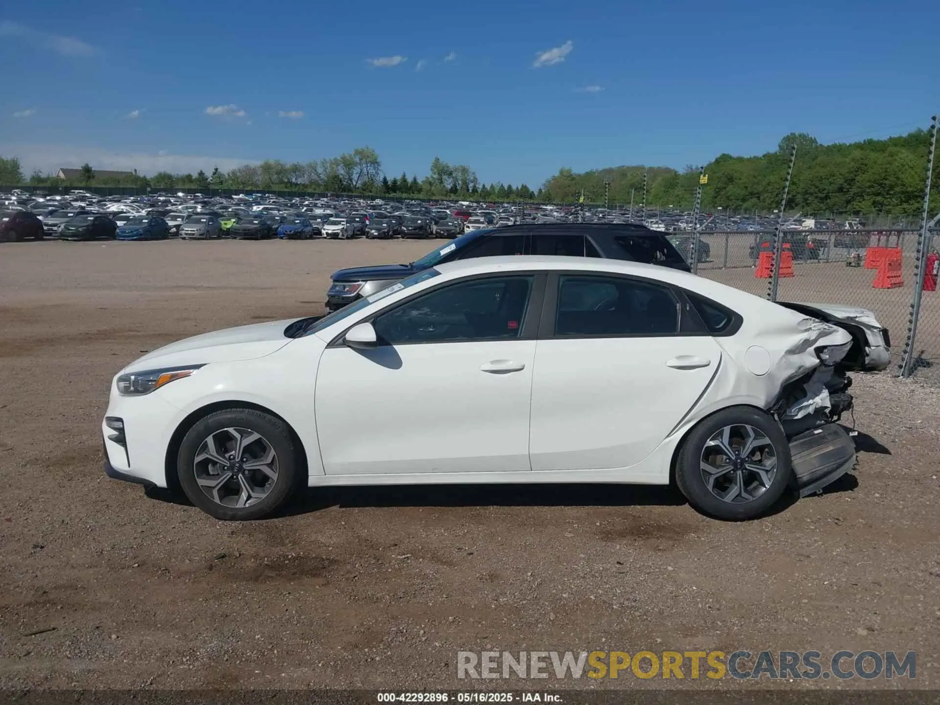 14 Photograph of a damaged car 3KPF24AD2LE231510 KIA FORTE 2020