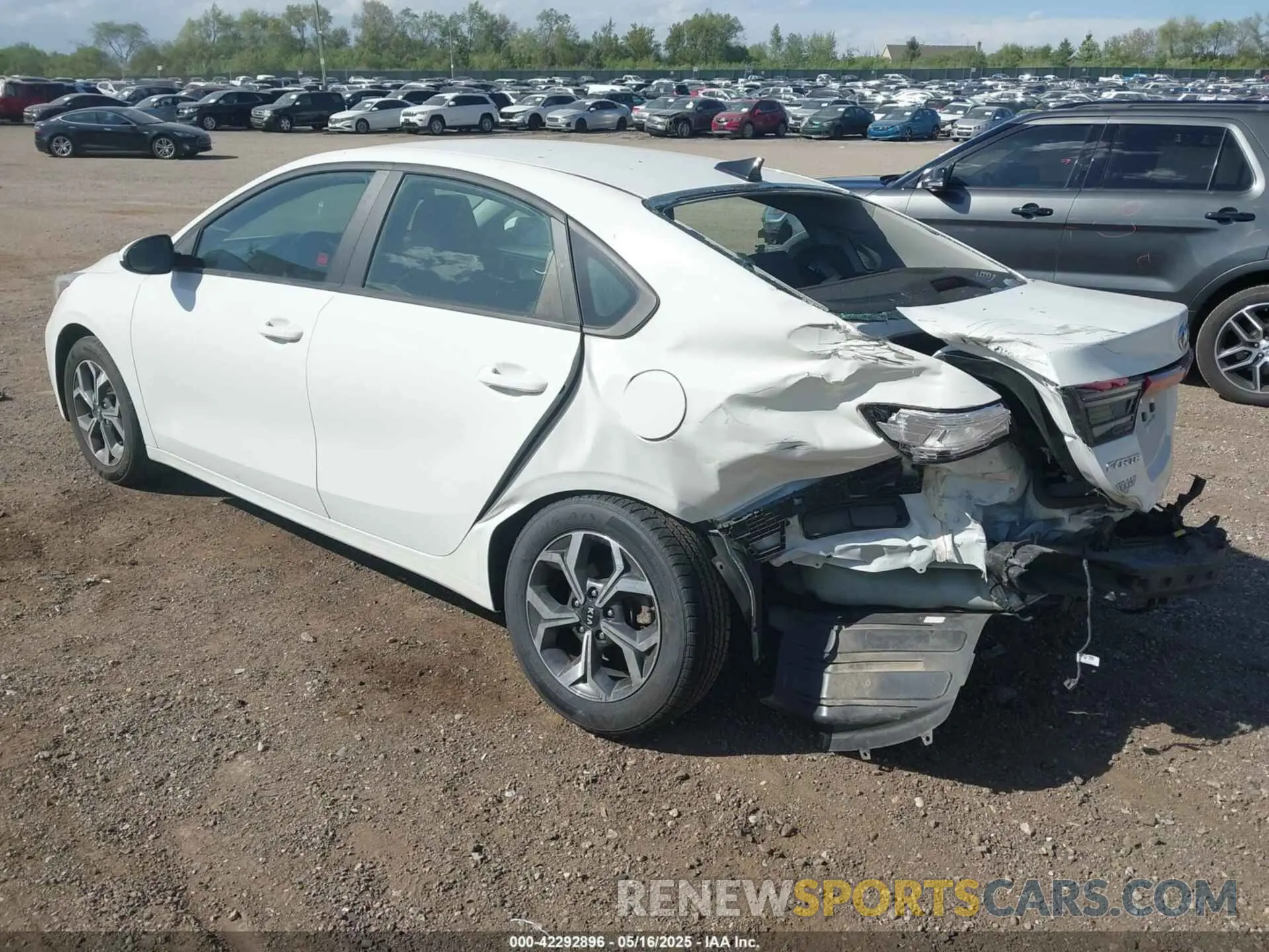 3 Photograph of a damaged car 3KPF24AD2LE231510 KIA FORTE 2020
