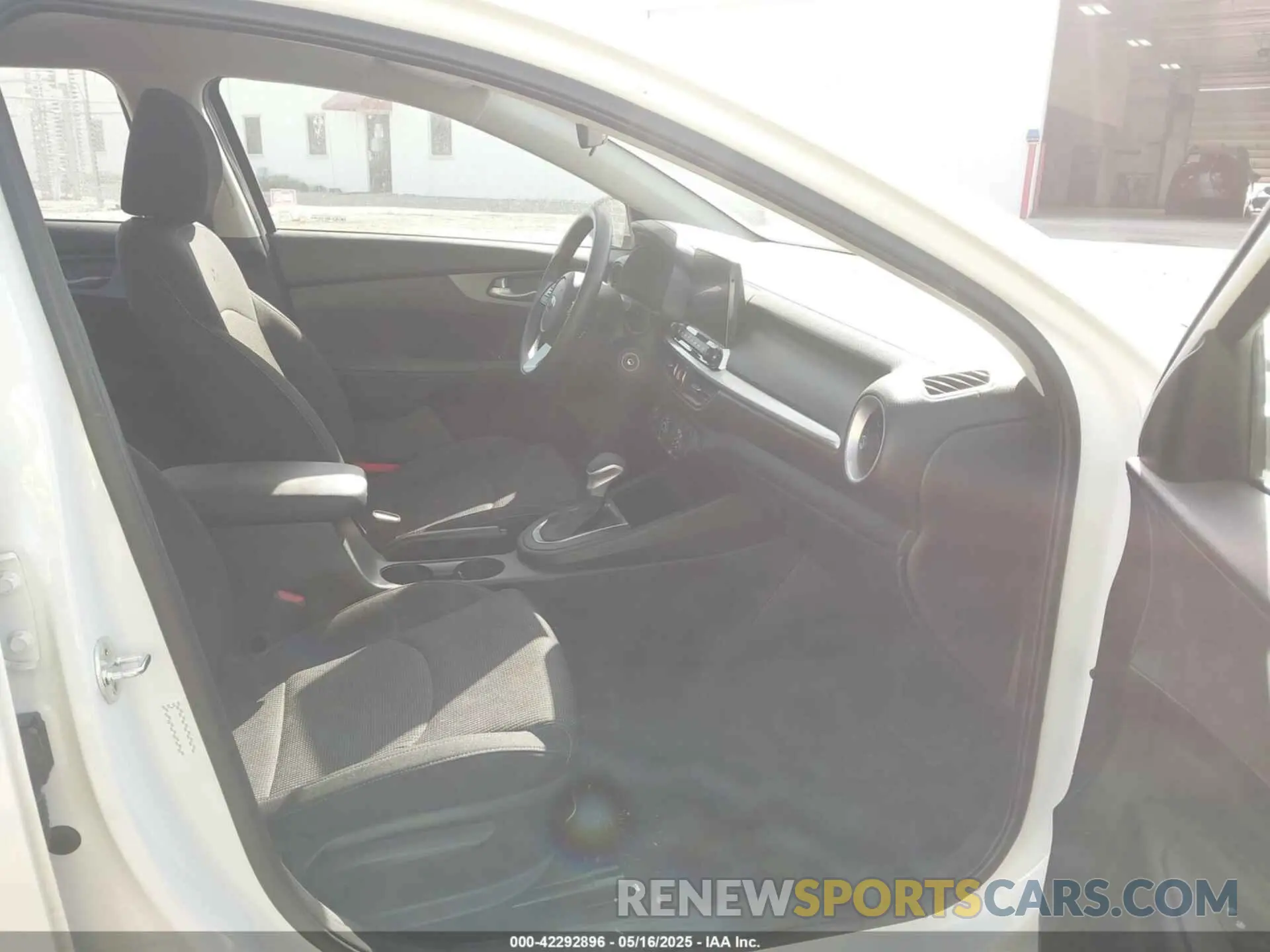 5 Photograph of a damaged car 3KPF24AD2LE231510 KIA FORTE 2020