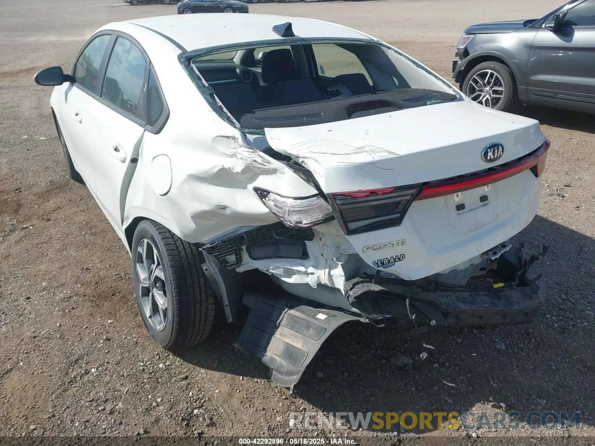 6 Photograph of a damaged car 3KPF24AD2LE231510 KIA FORTE 2020