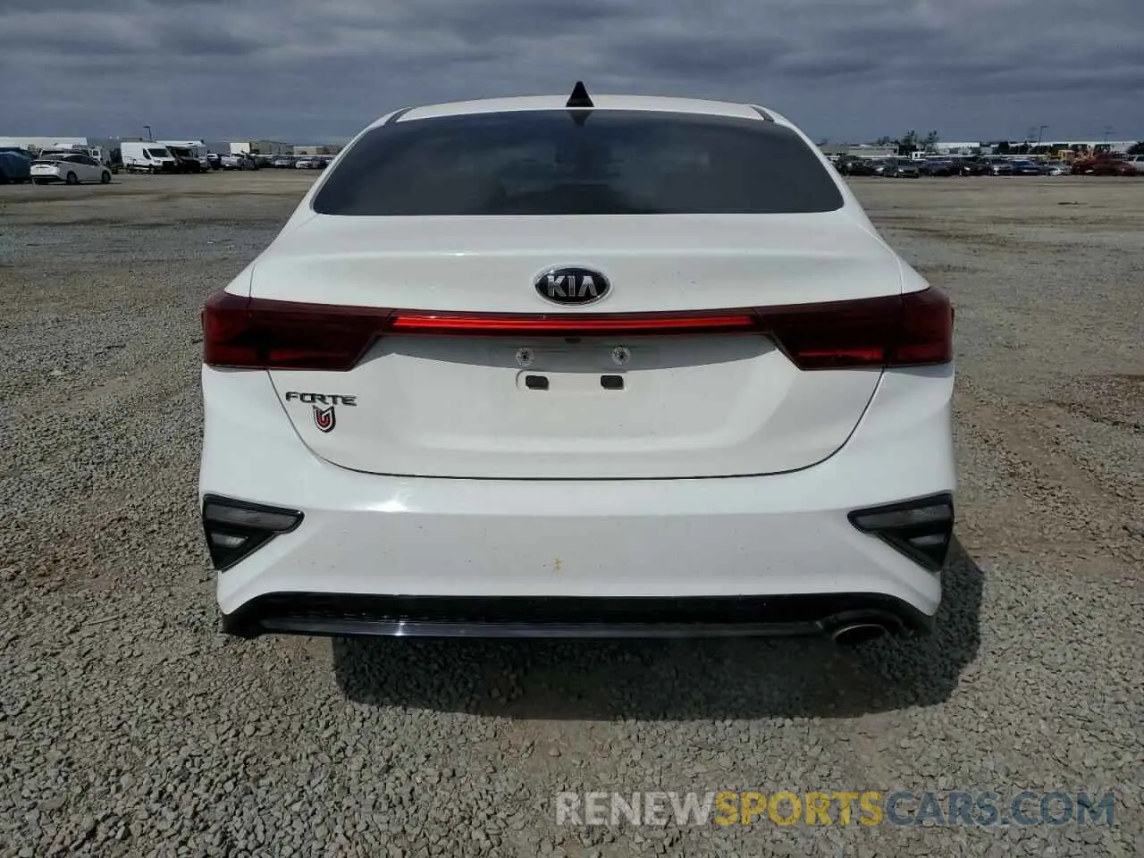 6 Photograph of a damaged car 3KPF24AD2LE233757 KIA FORTE 2020