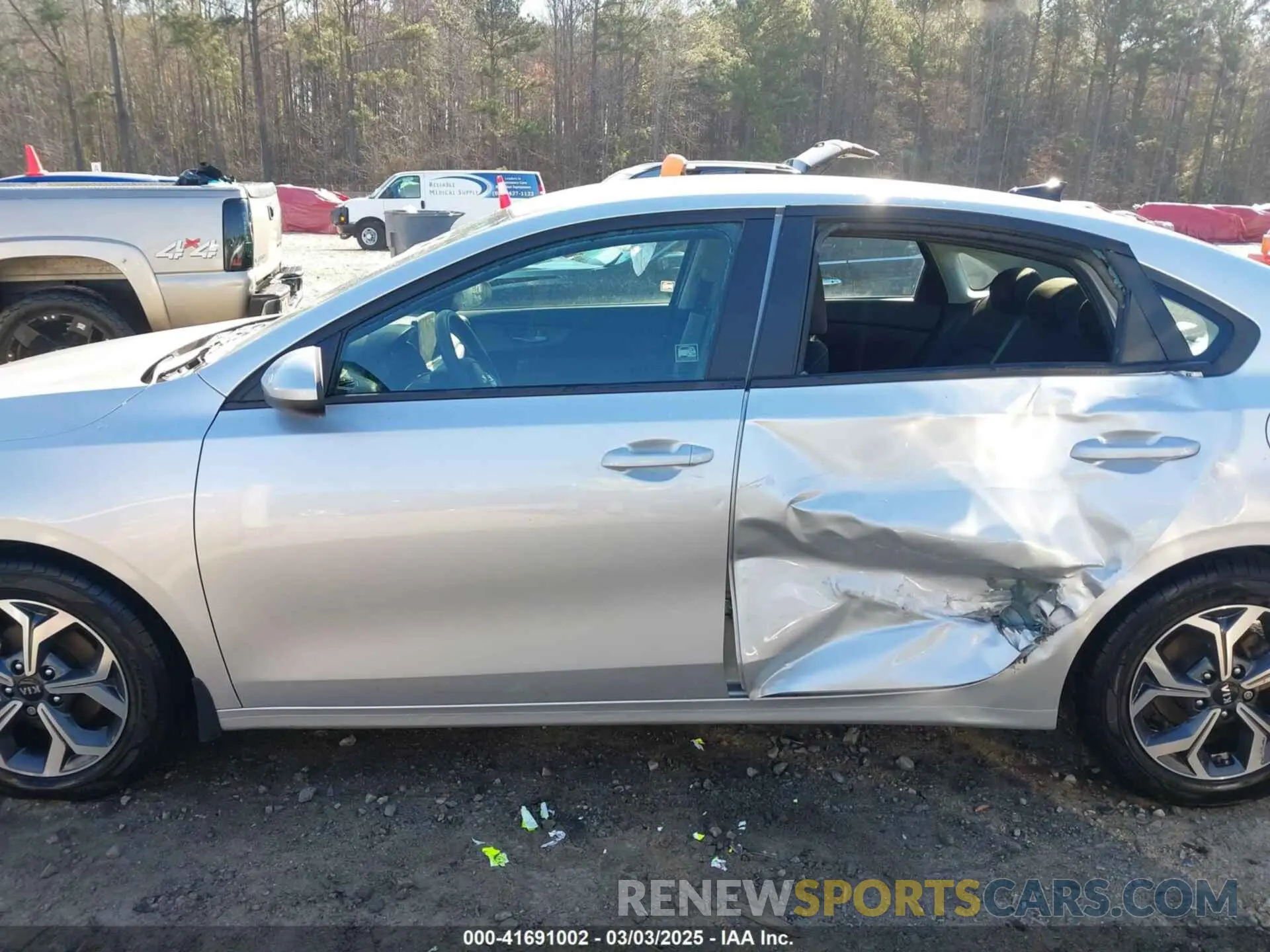 14 Photograph of a damaged car 3KPF24AD2LE234214 KIA FORTE 2020