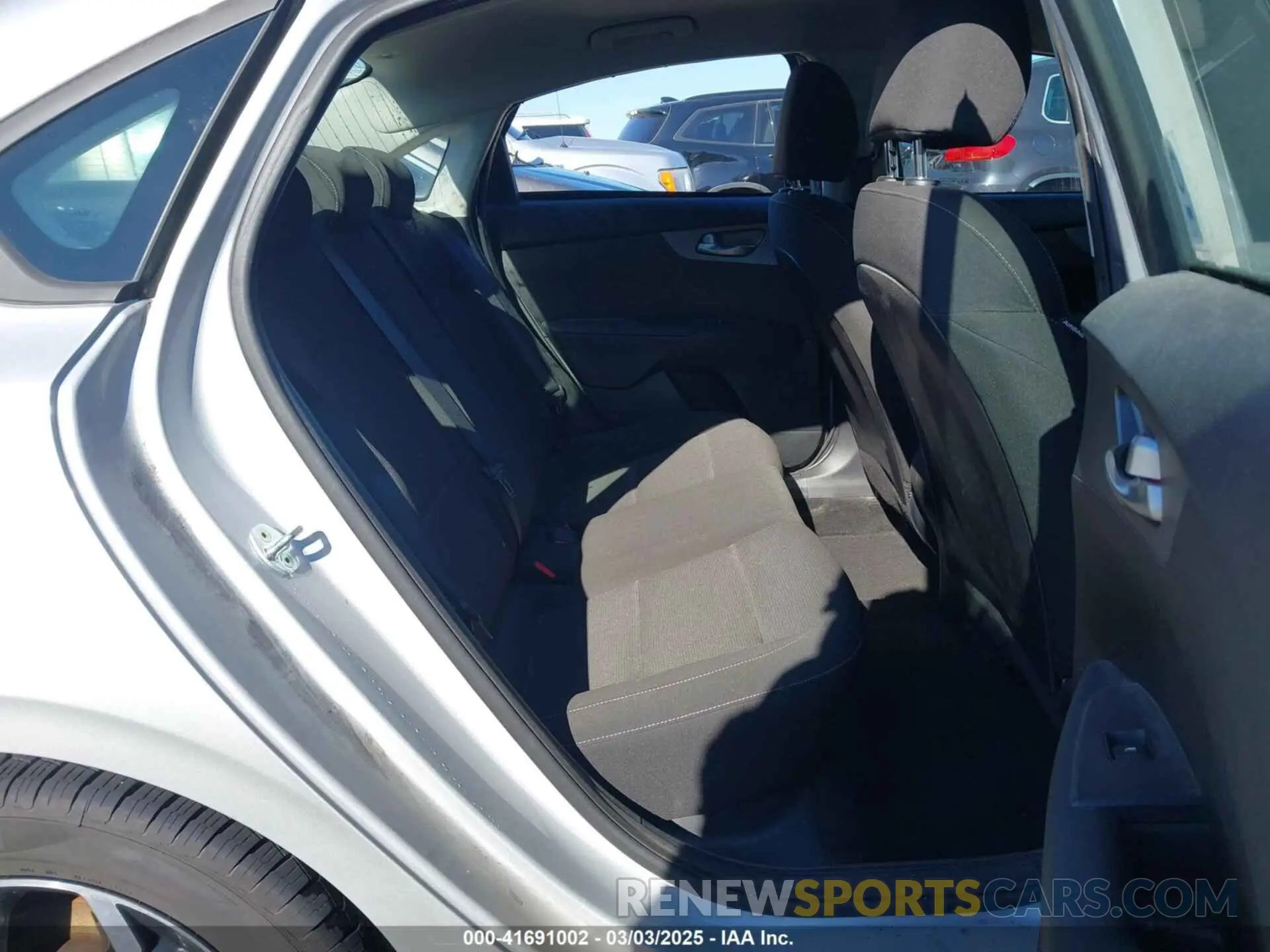 8 Photograph of a damaged car 3KPF24AD2LE234214 KIA FORTE 2020