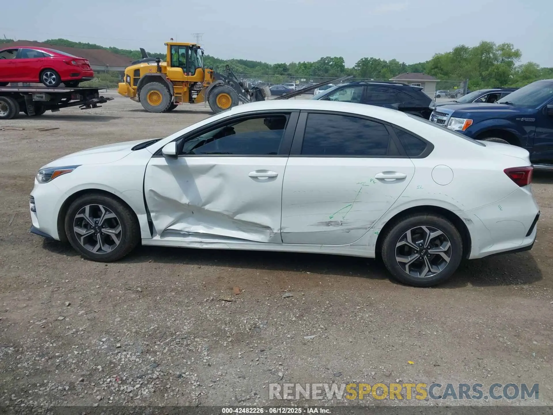 14 Photograph of a damaged car 3KPF24AD2LE240062 KIA FORTE 2020