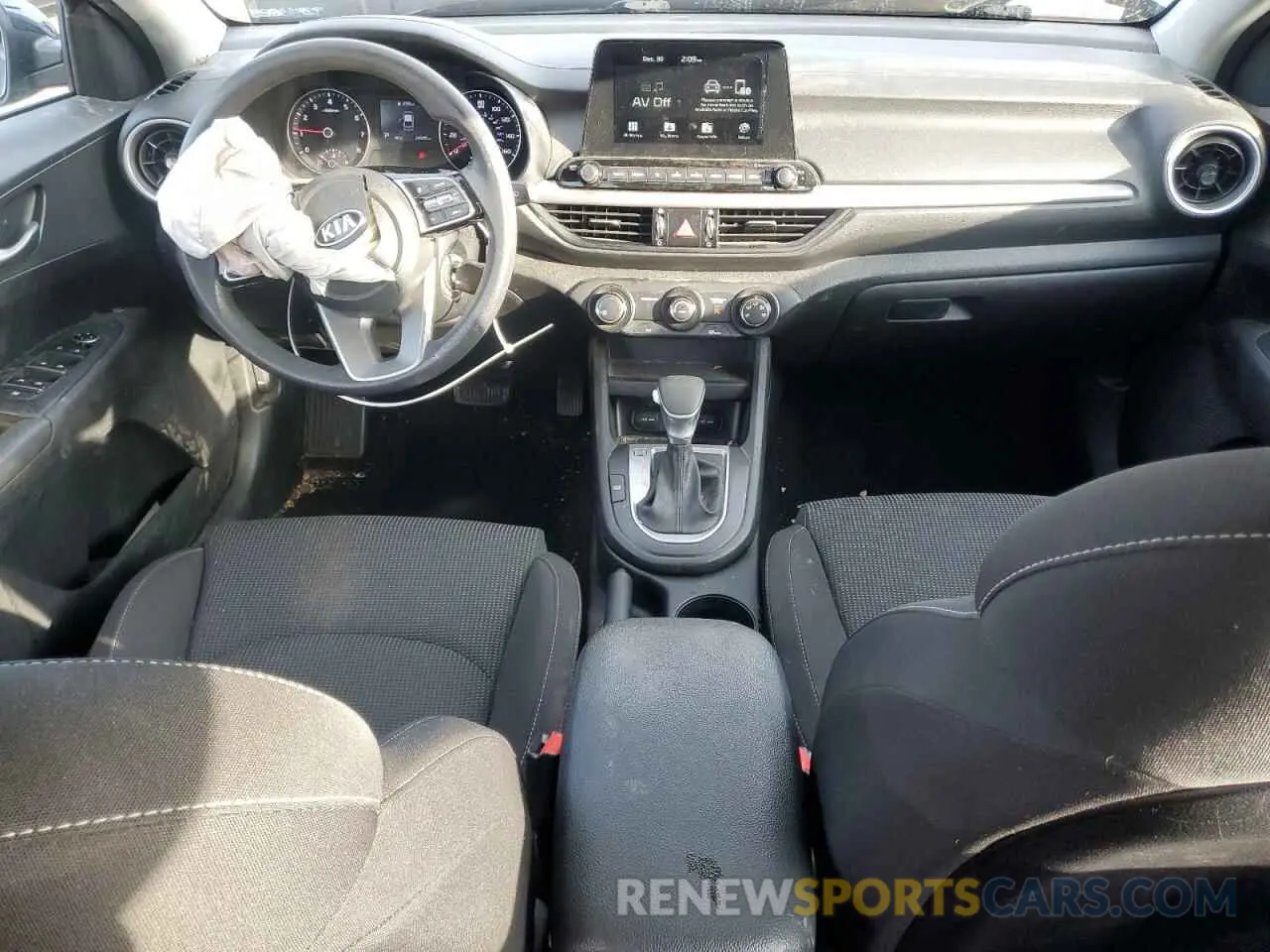 8 Photograph of a damaged car 3KPF24AD2LE240093 KIA FORTE 2020