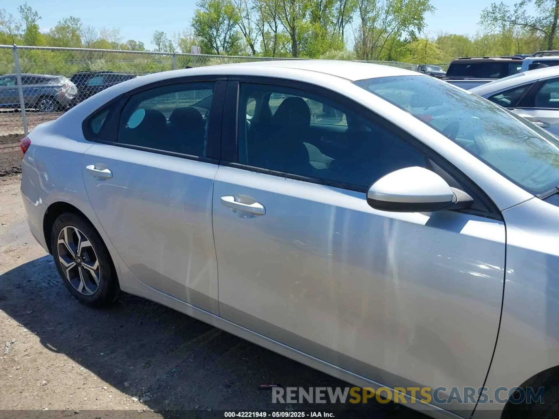 13 Photograph of a damaged car 3KPF24AD2LE253216 KIA FORTE 2020