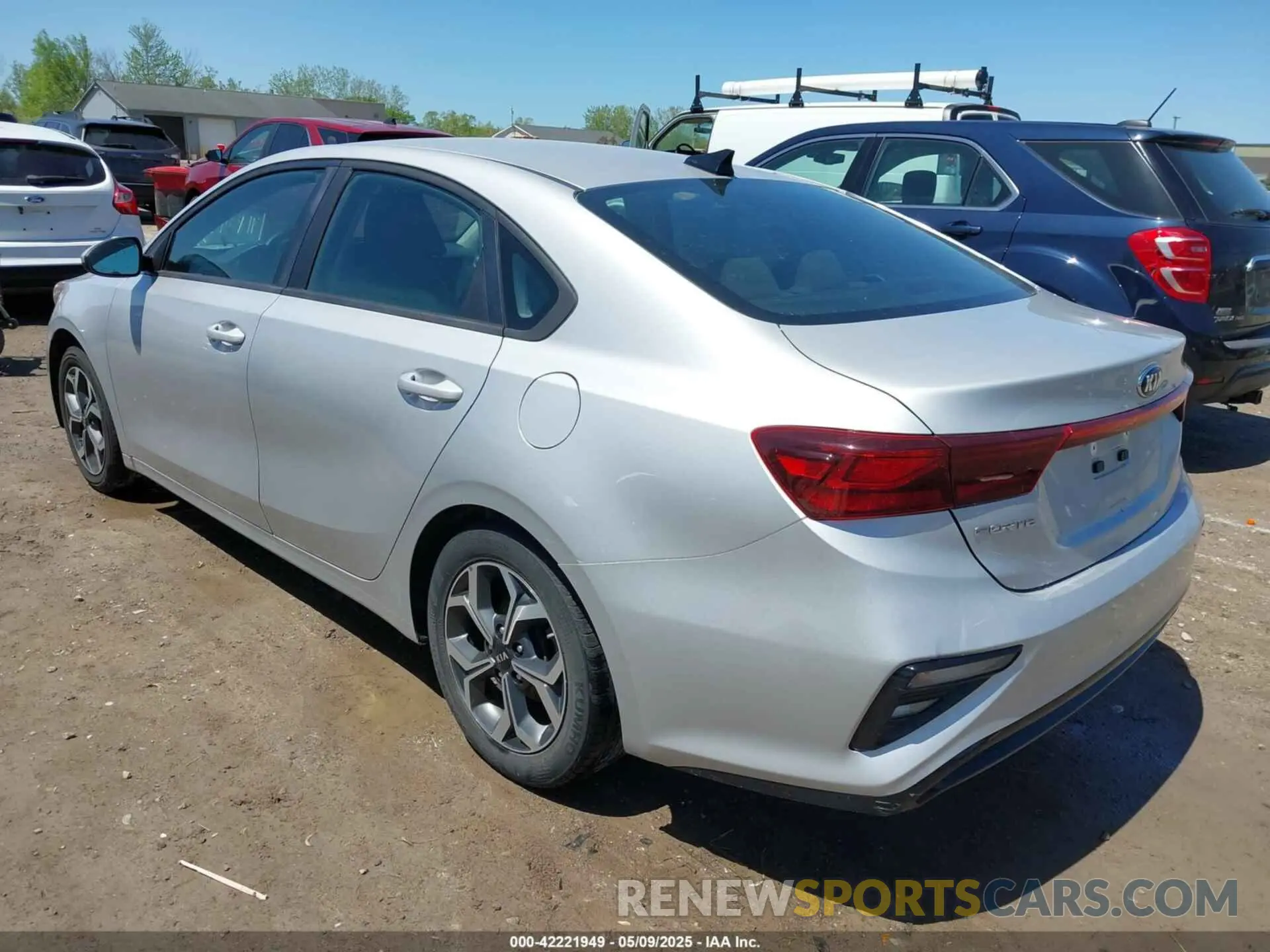 3 Photograph of a damaged car 3KPF24AD2LE253216 KIA FORTE 2020