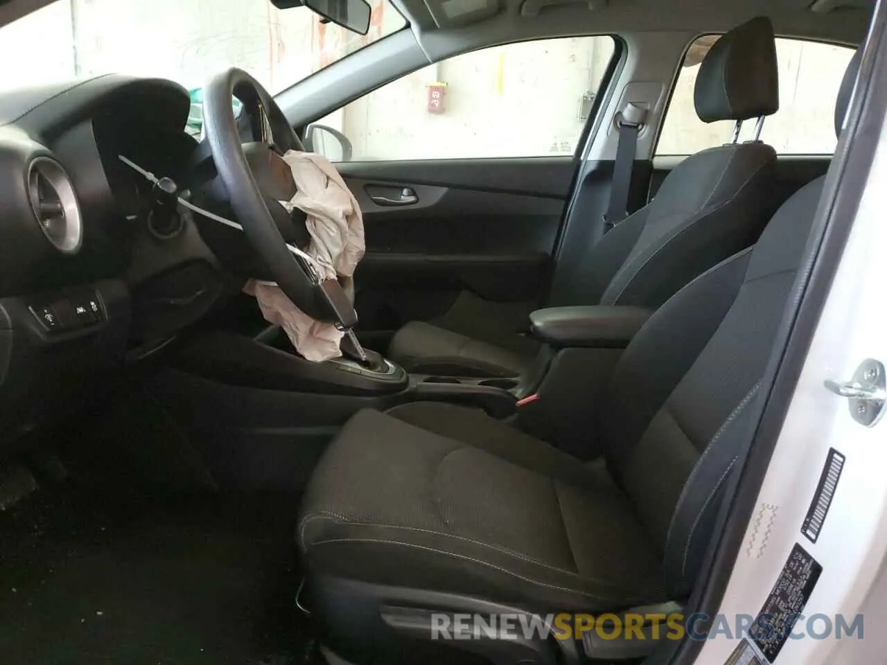 7 Photograph of a damaged car 3KPF24AD2LE261297 KIA FORTE 2020