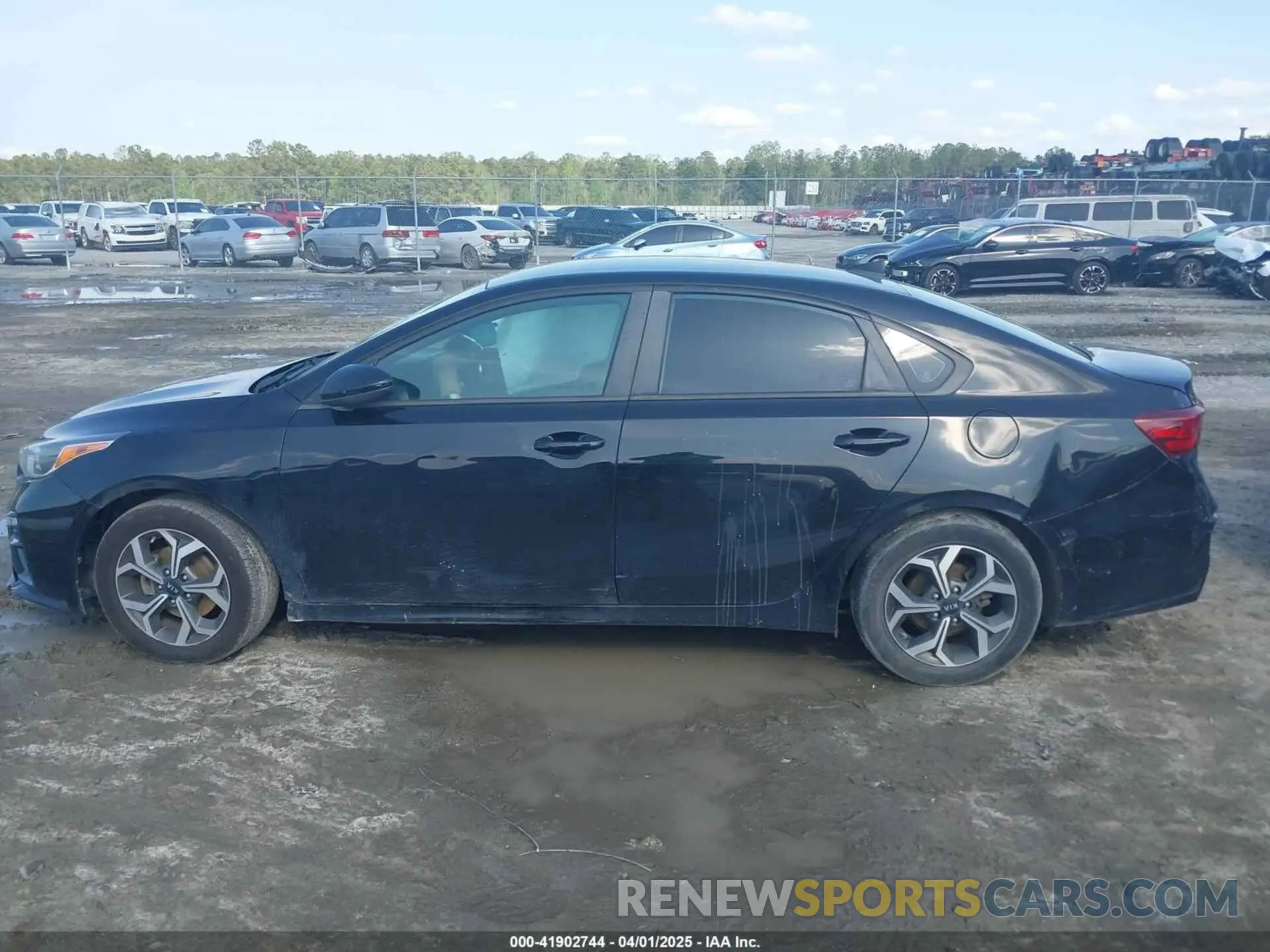 14 Photograph of a damaged car 3KPF24AD3LE142254 KIA FORTE 2020