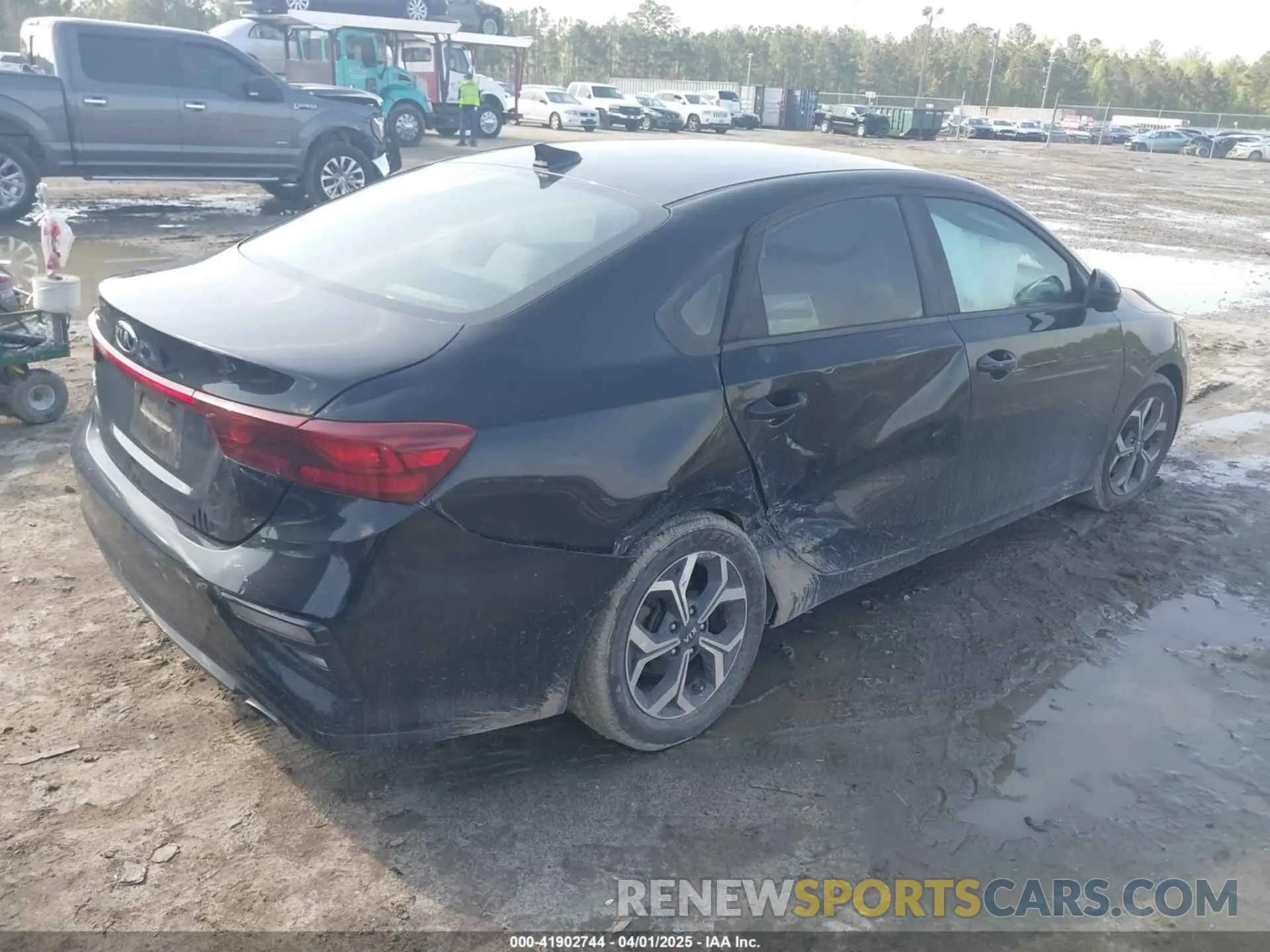 4 Photograph of a damaged car 3KPF24AD3LE142254 KIA FORTE 2020