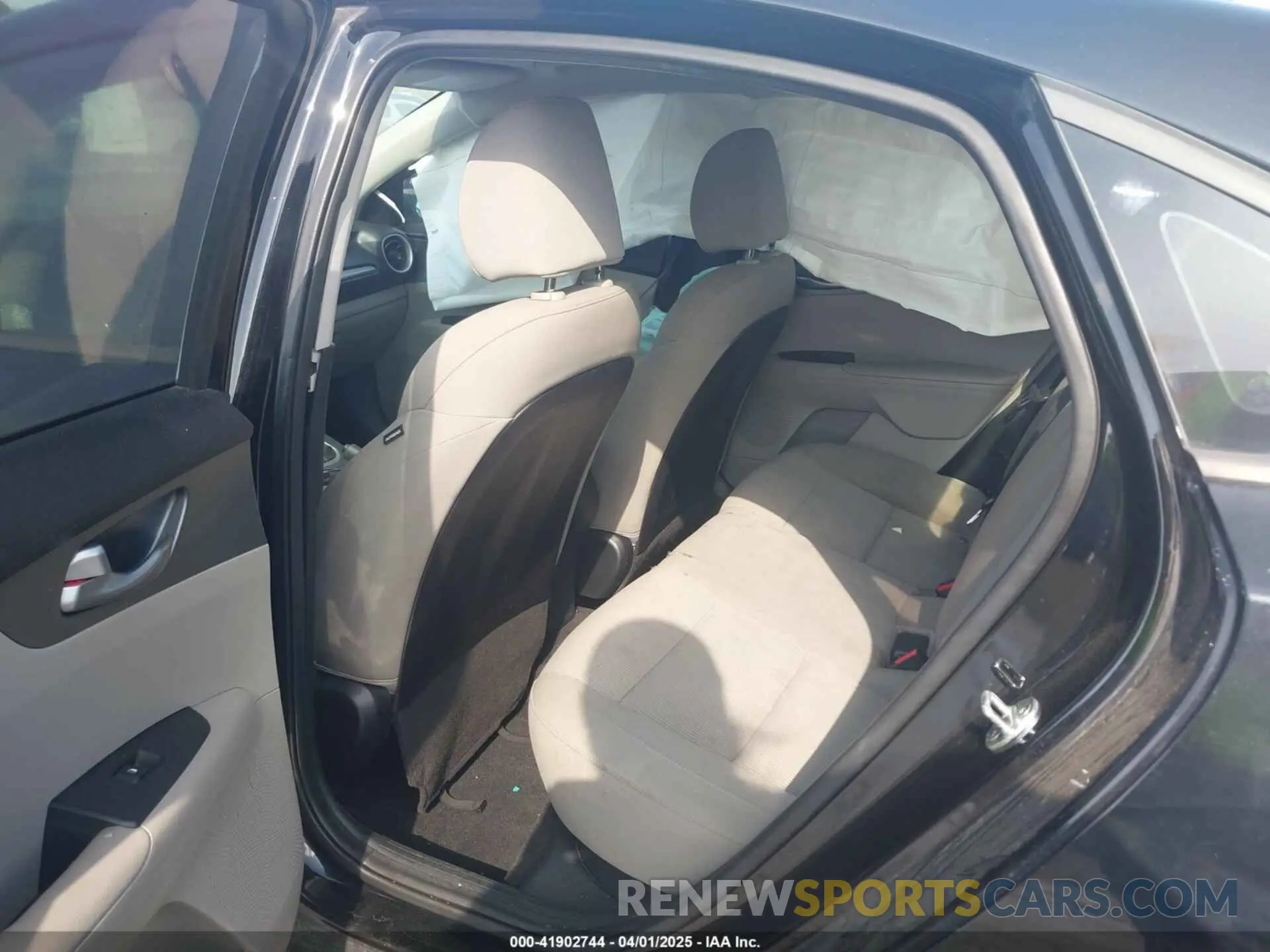 8 Photograph of a damaged car 3KPF24AD3LE142254 KIA FORTE 2020