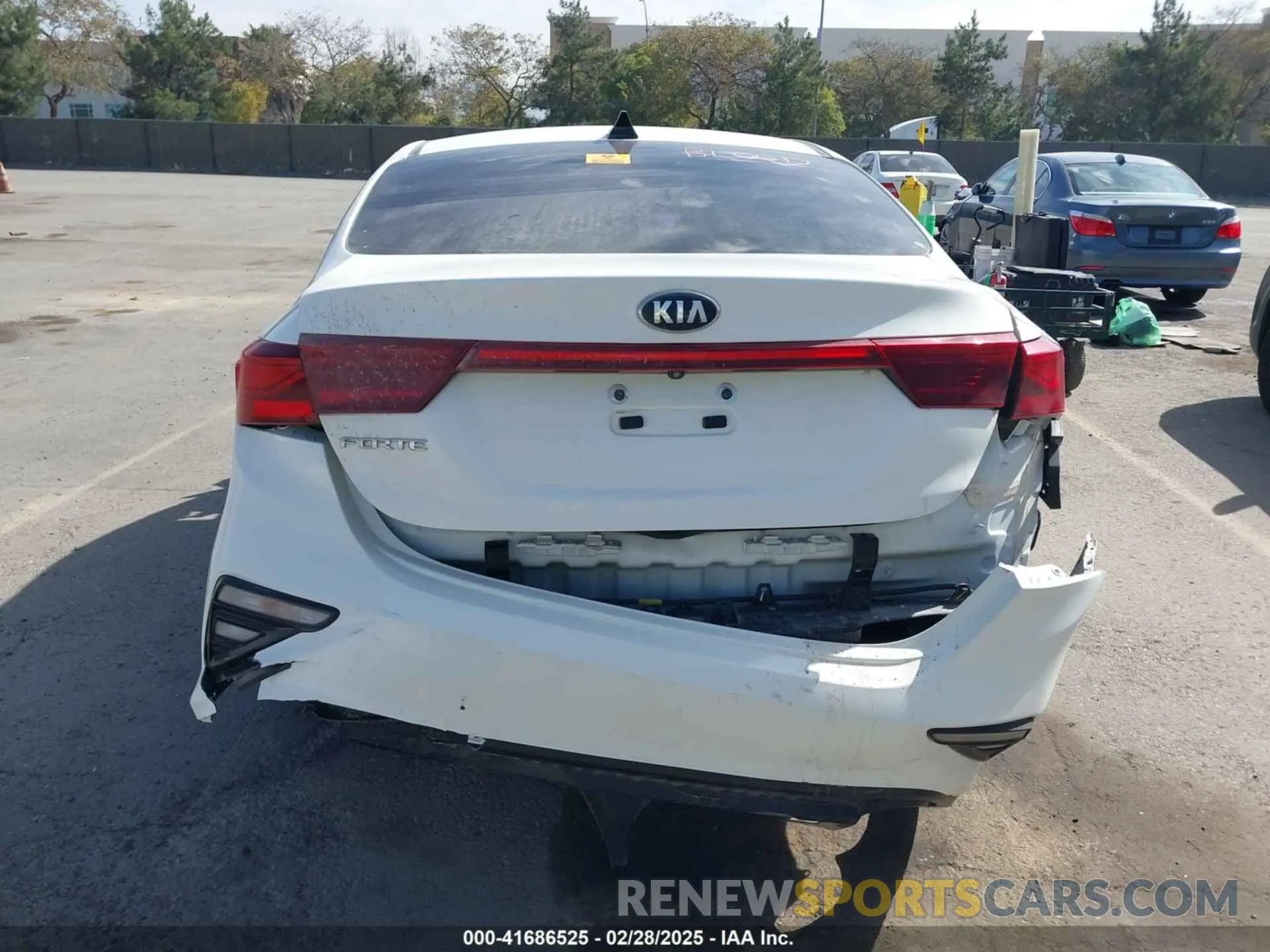 15 Photograph of a damaged car 3KPF24AD3LE143744 KIA FORTE 2020