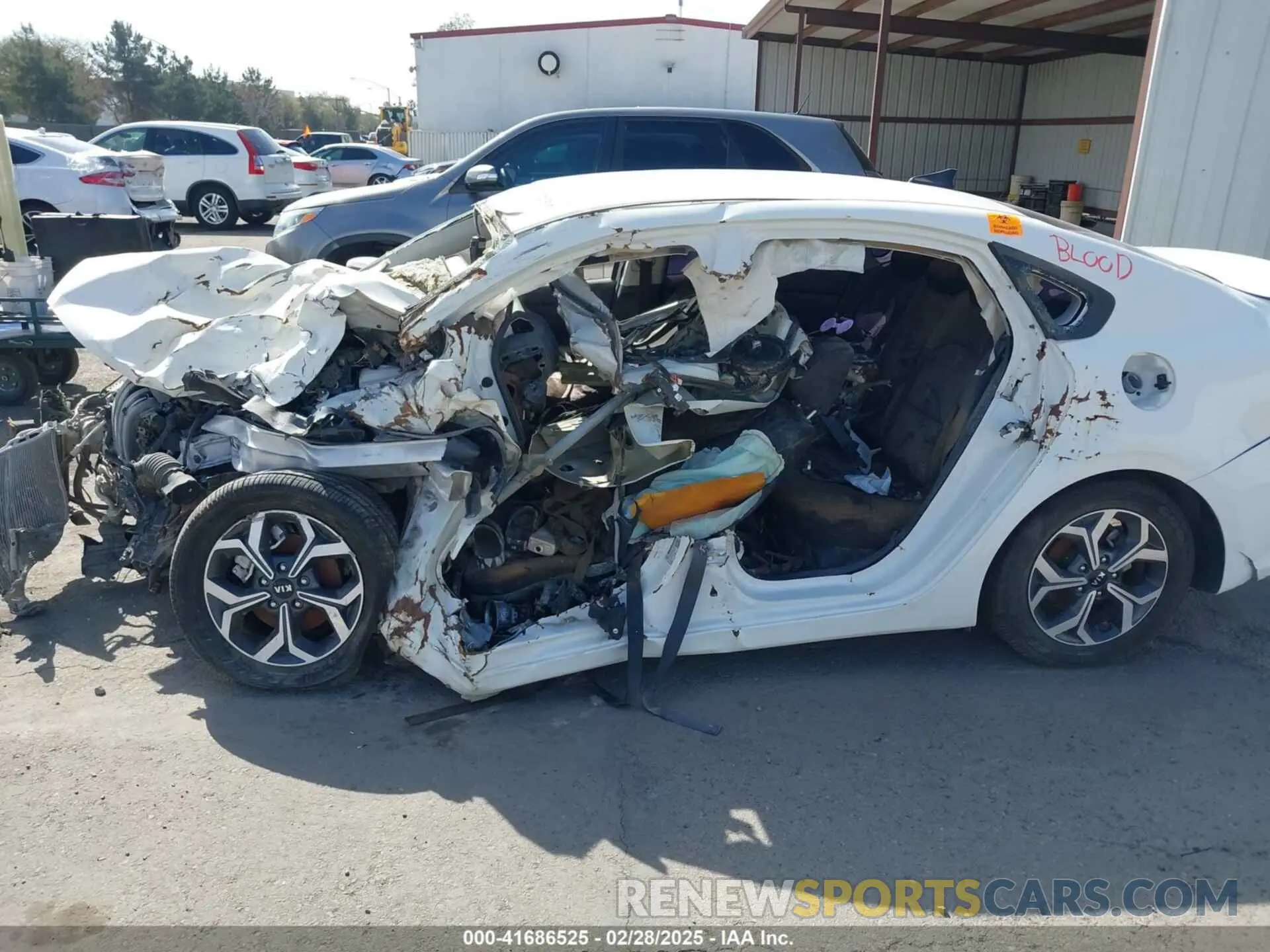 17 Photograph of a damaged car 3KPF24AD3LE143744 KIA FORTE 2020