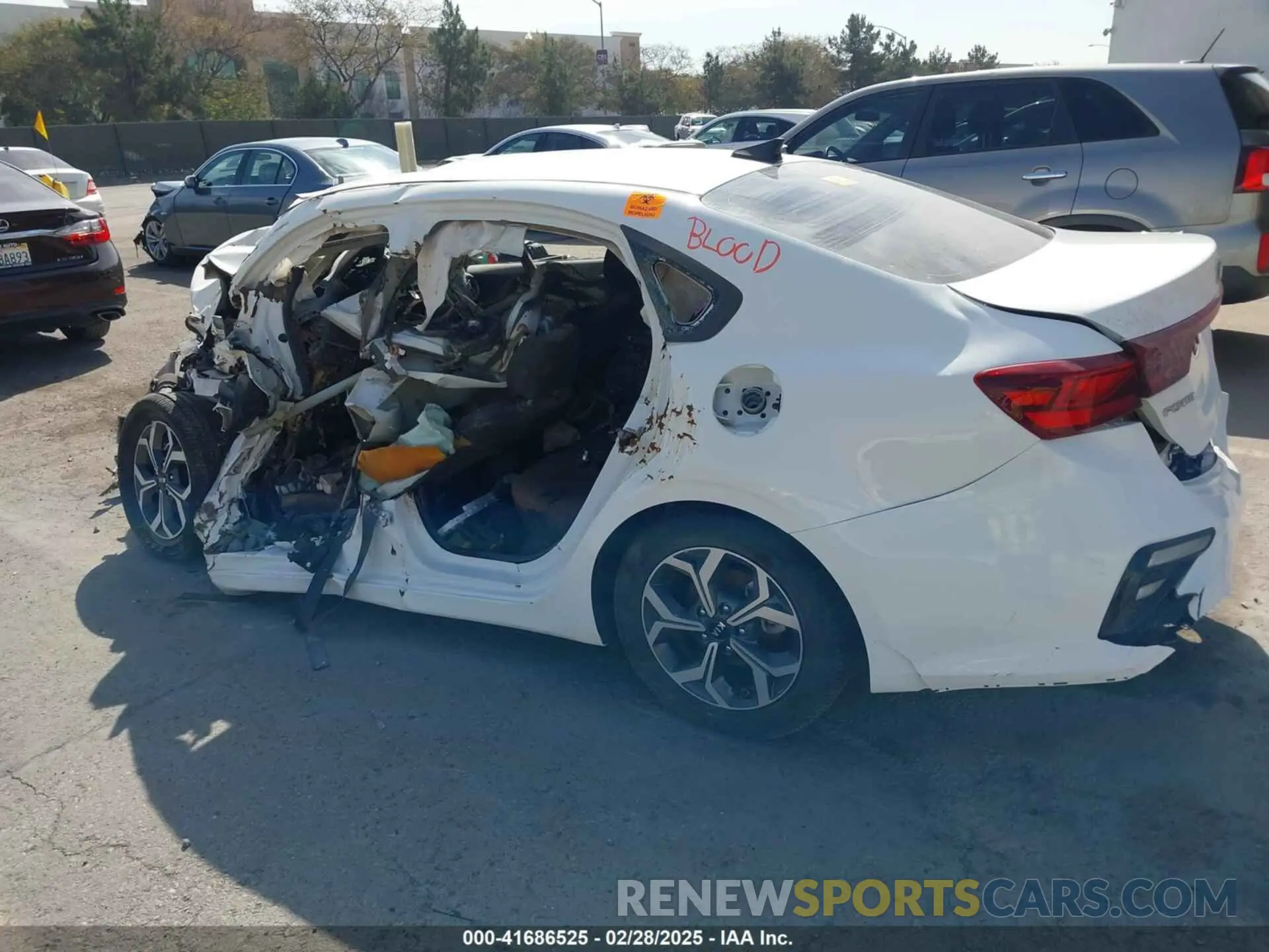 18 Photograph of a damaged car 3KPF24AD3LE143744 KIA FORTE 2020