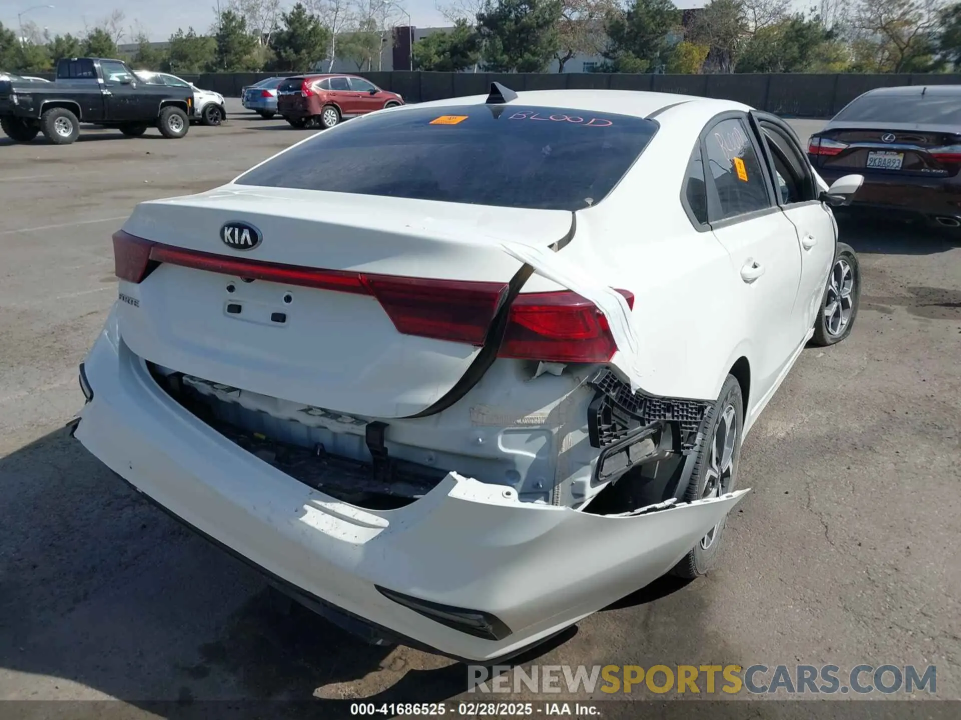 19 Photograph of a damaged car 3KPF24AD3LE143744 KIA FORTE 2020