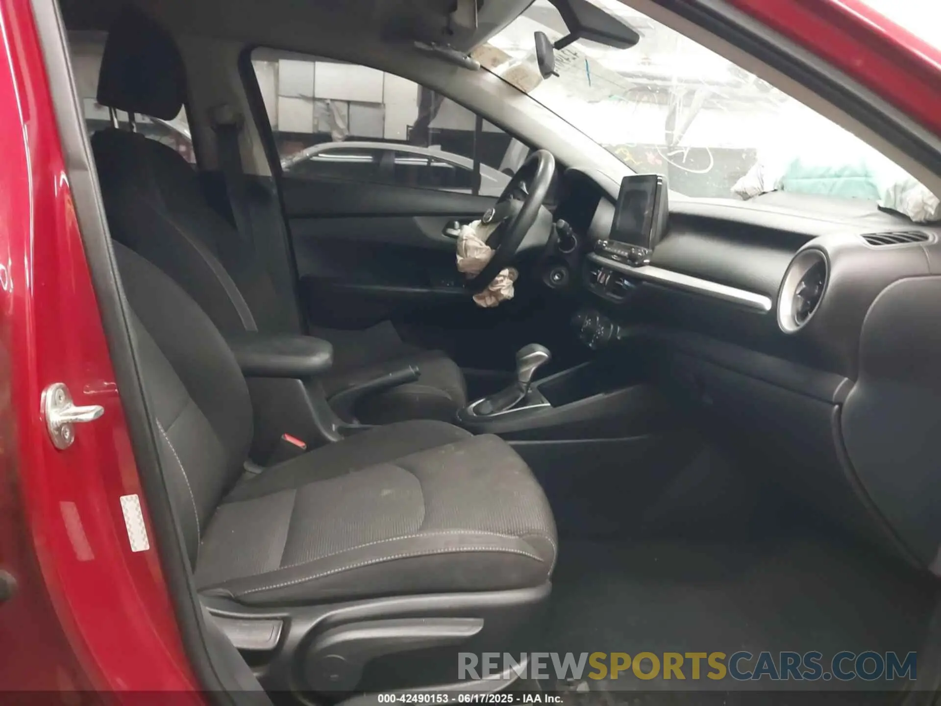 5 Photograph of a damaged car 3KPF24AD3LE150175 KIA FORTE 2020