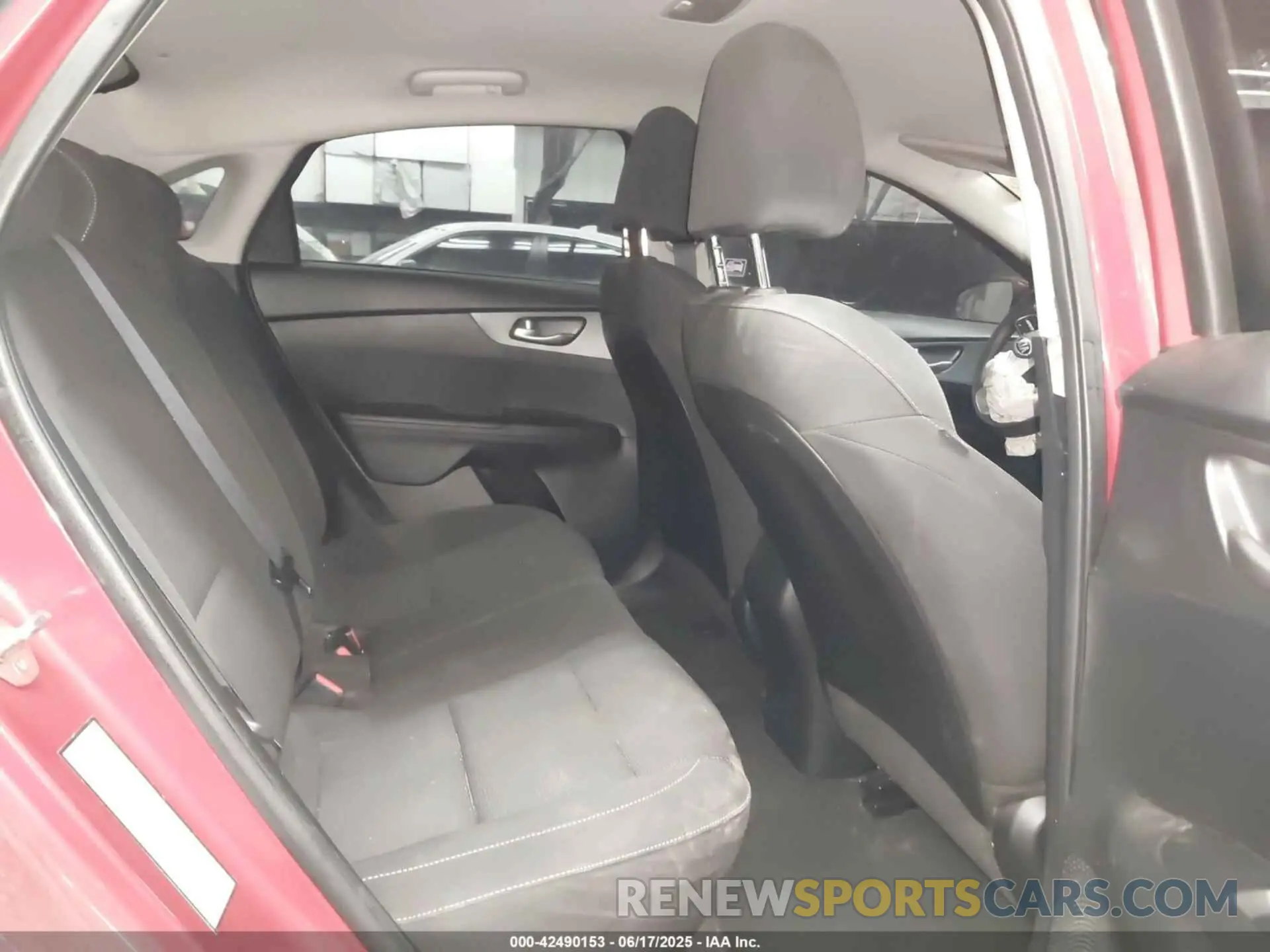 8 Photograph of a damaged car 3KPF24AD3LE150175 KIA FORTE 2020