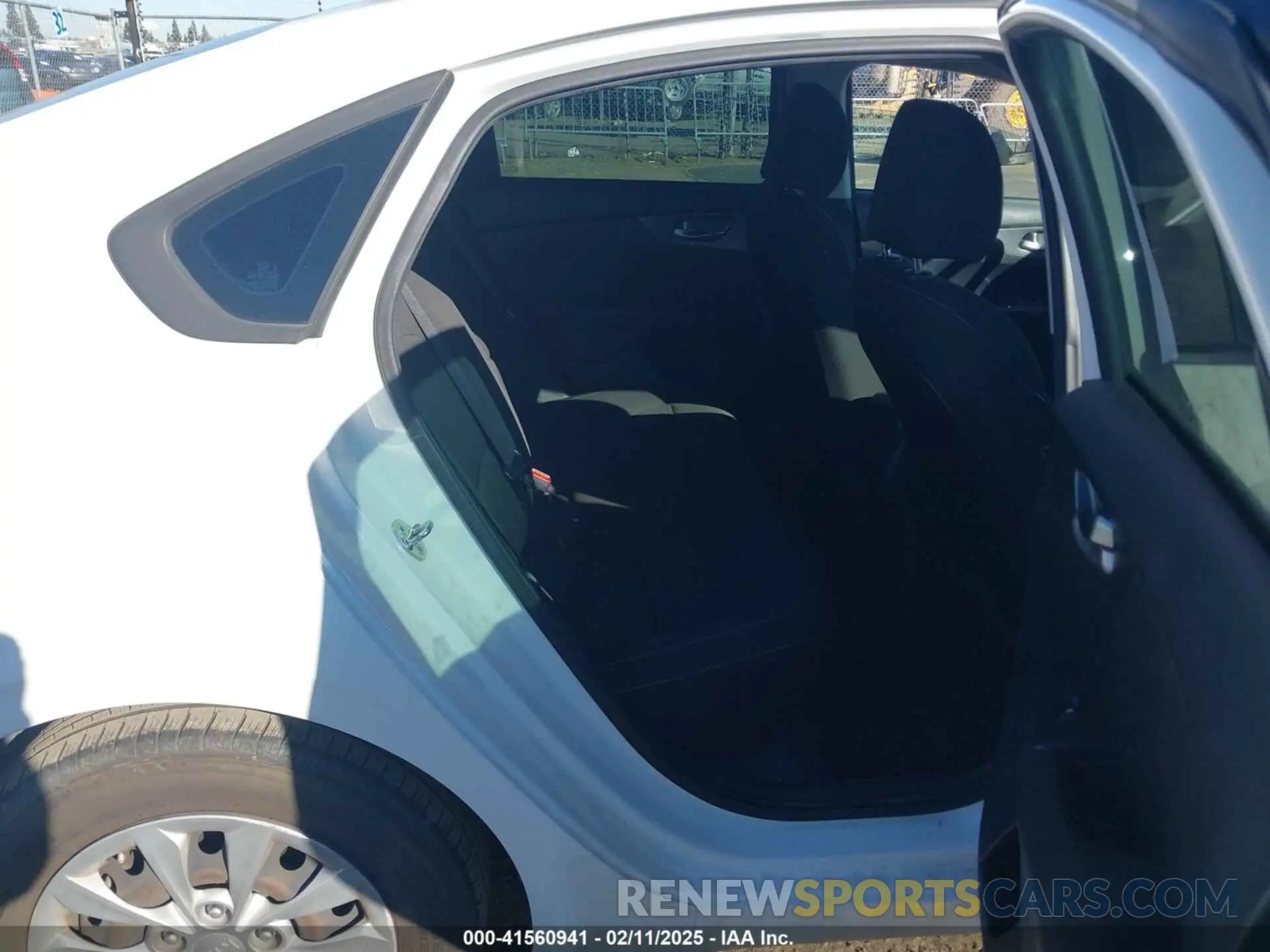 8 Photograph of a damaged car 3KPF24AD3LE159555 KIA FORTE 2020