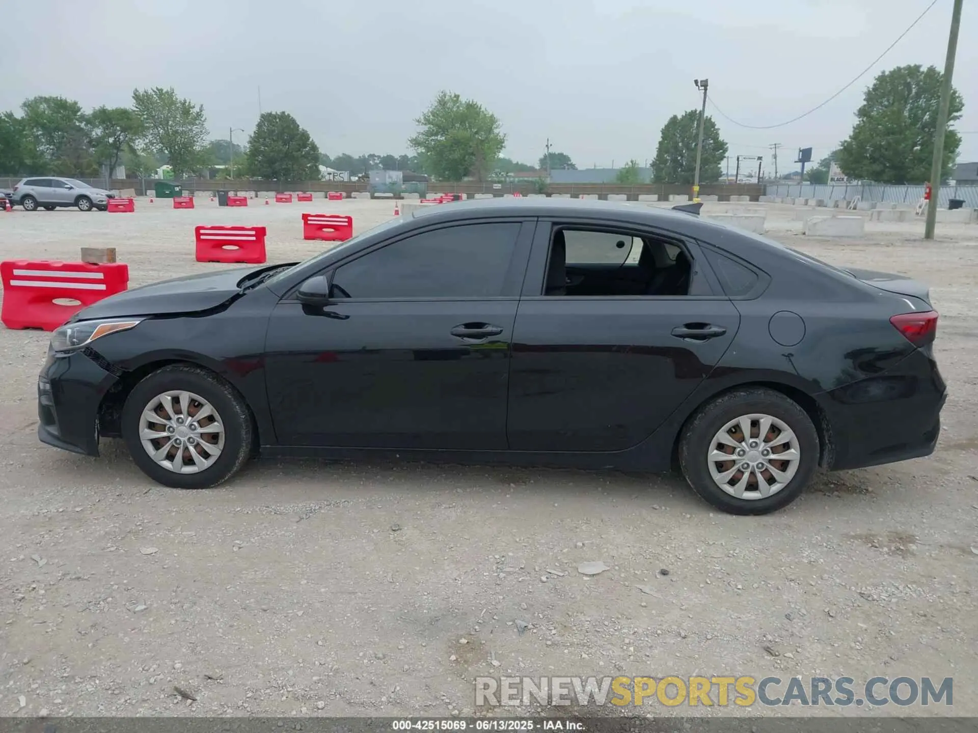 14 Photograph of a damaged car 3KPF24AD3LE173231 KIA FORTE 2020