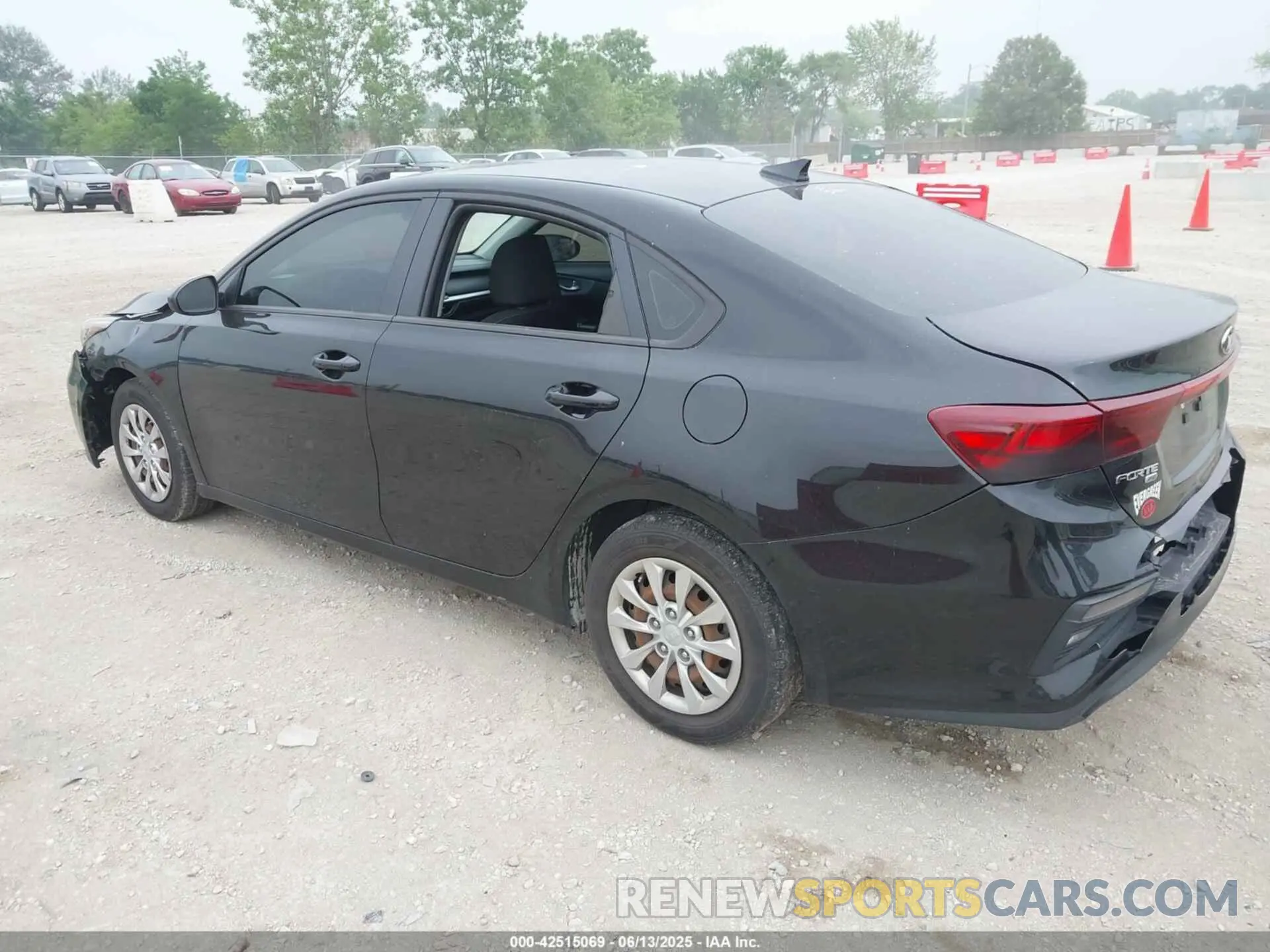 3 Photograph of a damaged car 3KPF24AD3LE173231 KIA FORTE 2020