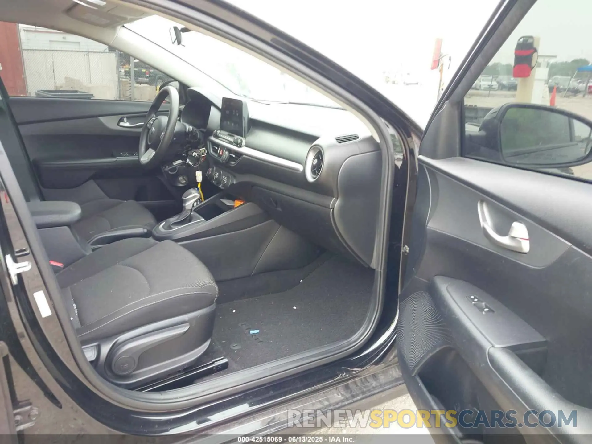5 Photograph of a damaged car 3KPF24AD3LE173231 KIA FORTE 2020
