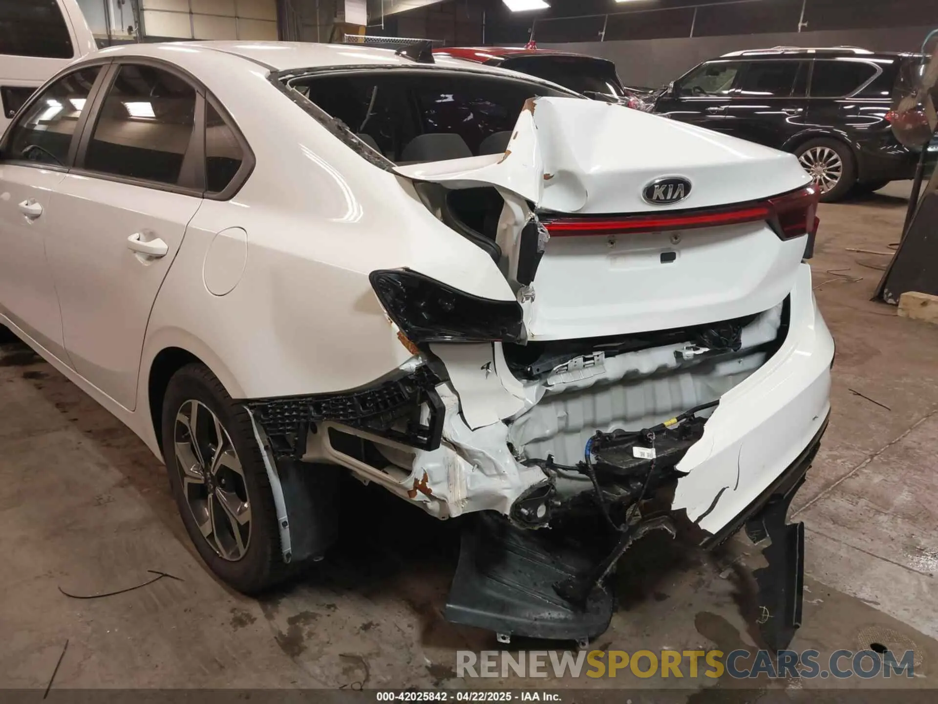 6 Photograph of a damaged car 3KPF24AD3LE174606 KIA FORTE 2020